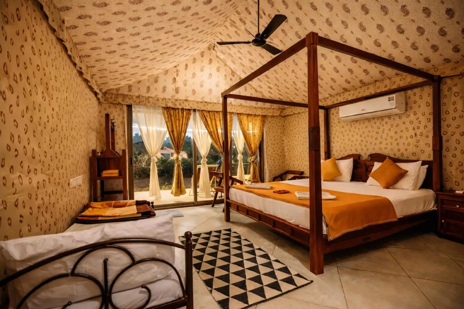 Photo of the whole room, Bed in Amber Resort