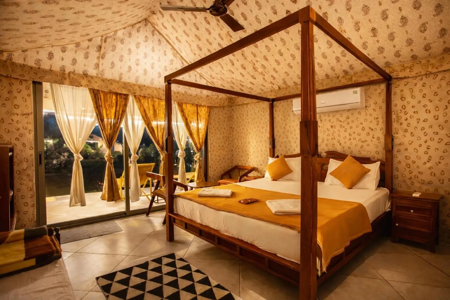 Photo of the whole room, Bed in Amber Resort