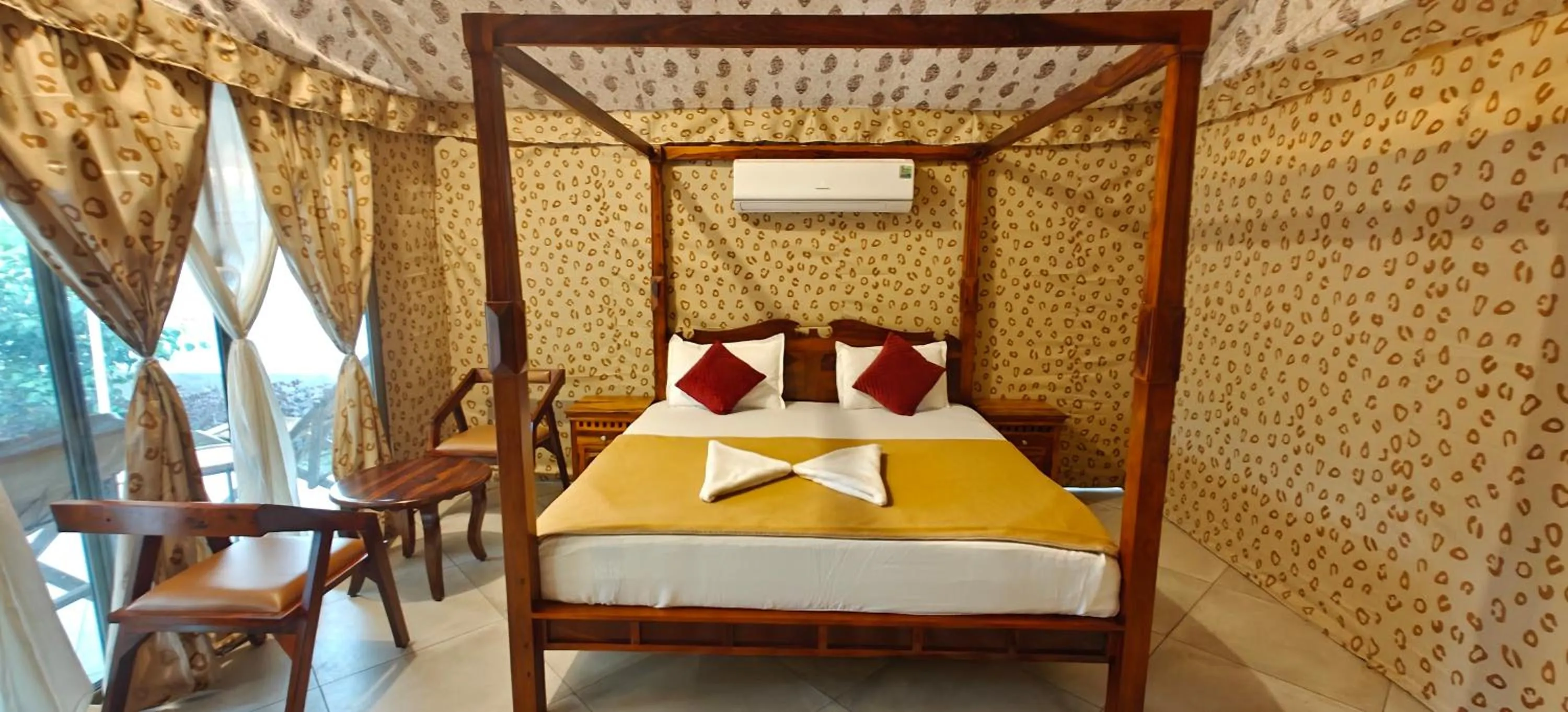 Photo of the whole room, Bed in Amber Resort