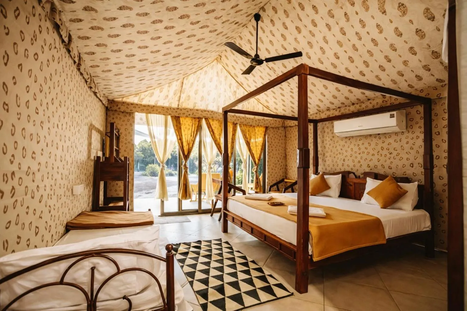 Photo of the whole room, Bed in Amber Resort