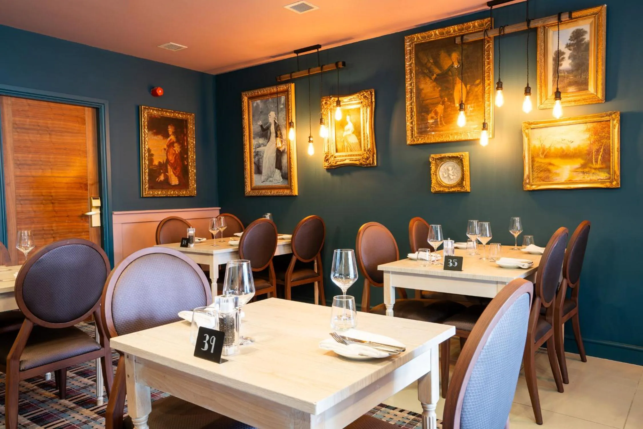 Restaurant/places to eat in Waterton Park Hotel