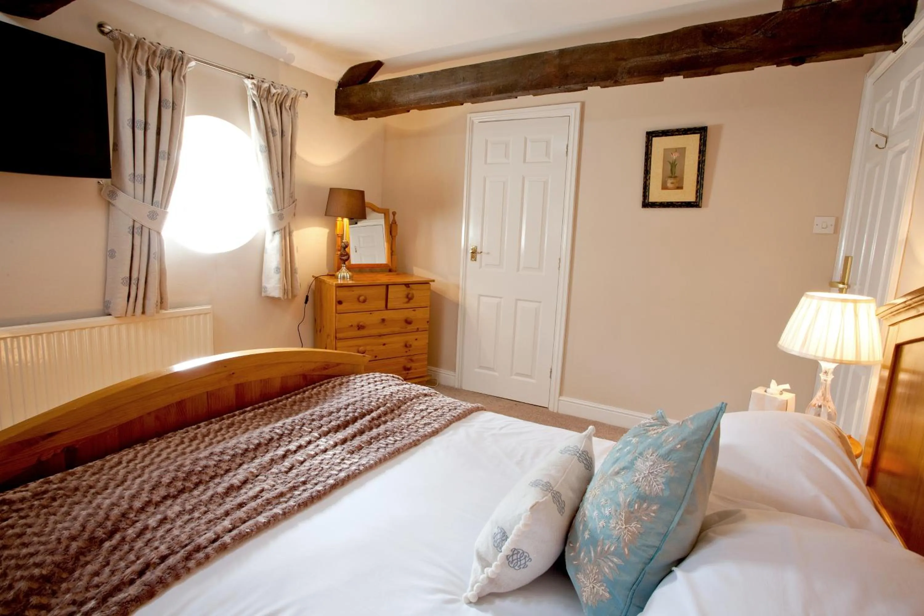 Bedroom, Bed in Waterton Park Hotel