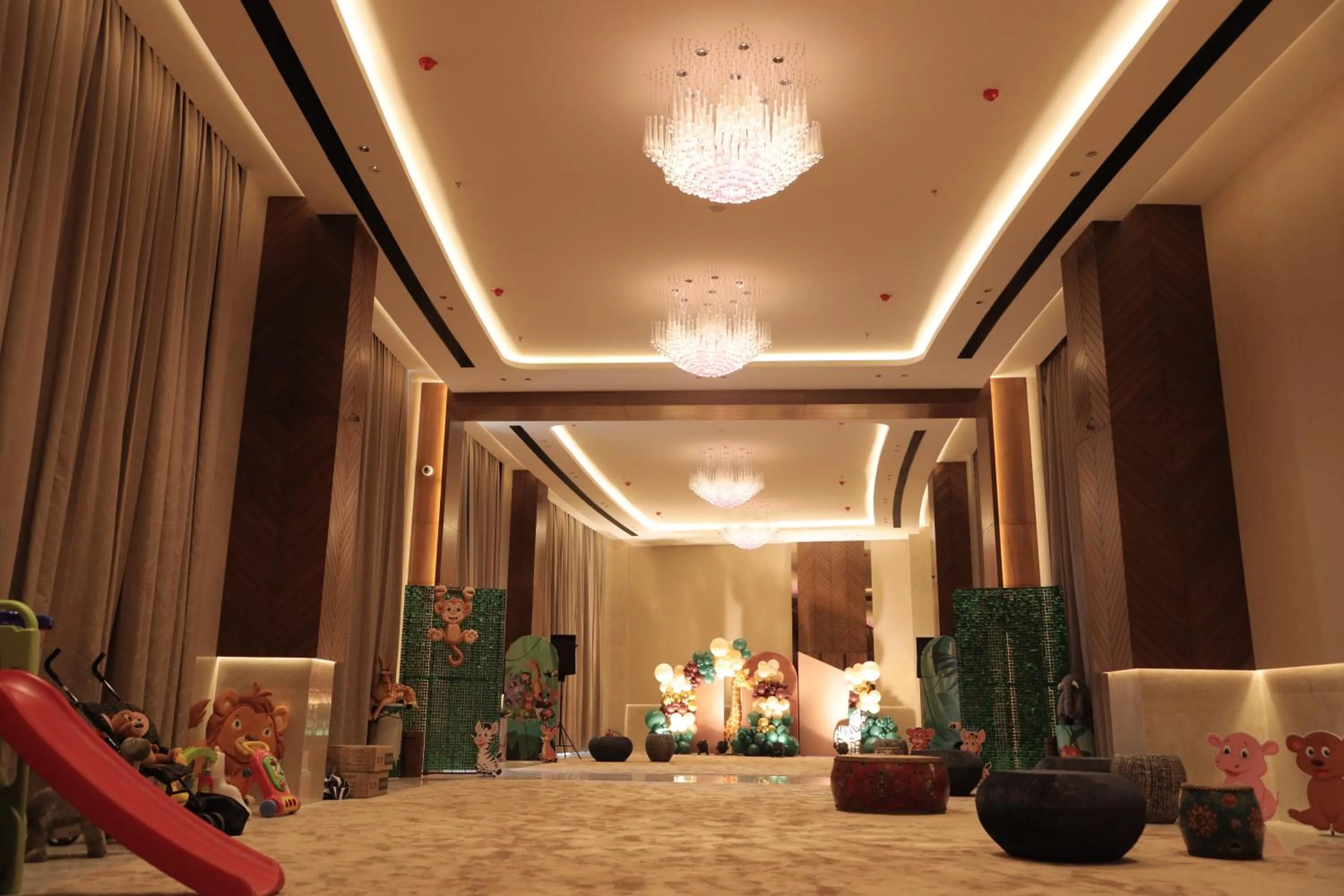 Banquet/Function facilities in Regenta - The World Surat