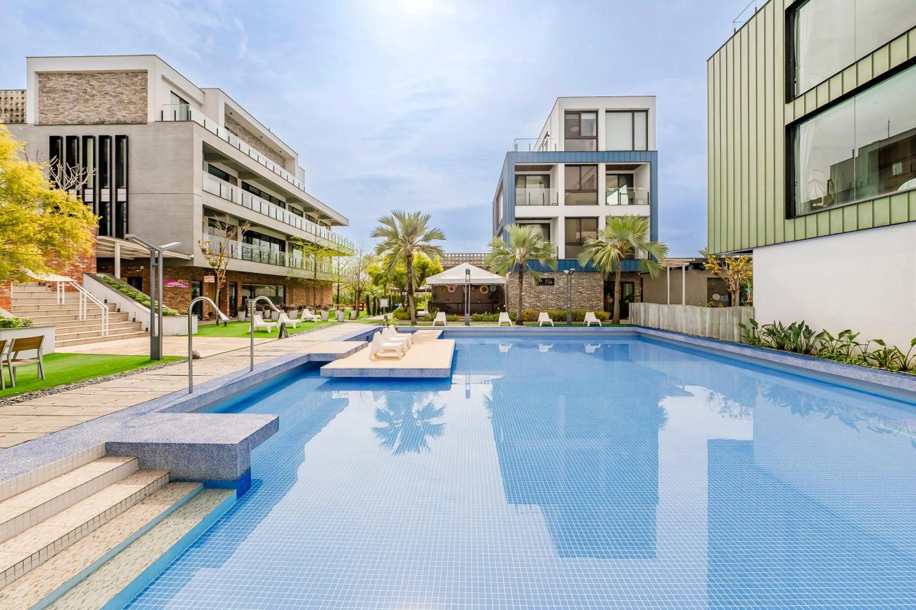 Swimming pool in Ning Xia Time