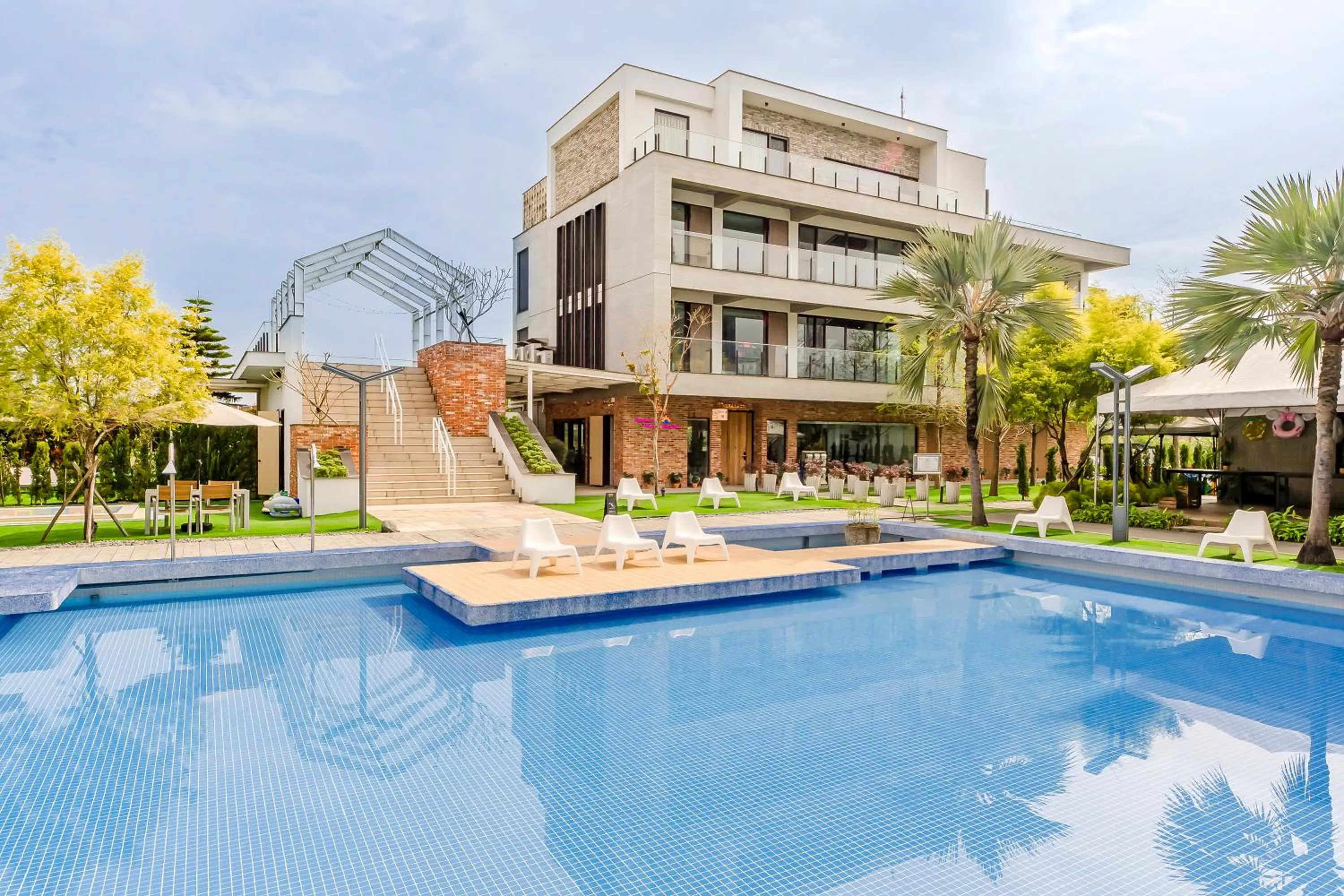 Swimming pool in Ning Xia Time