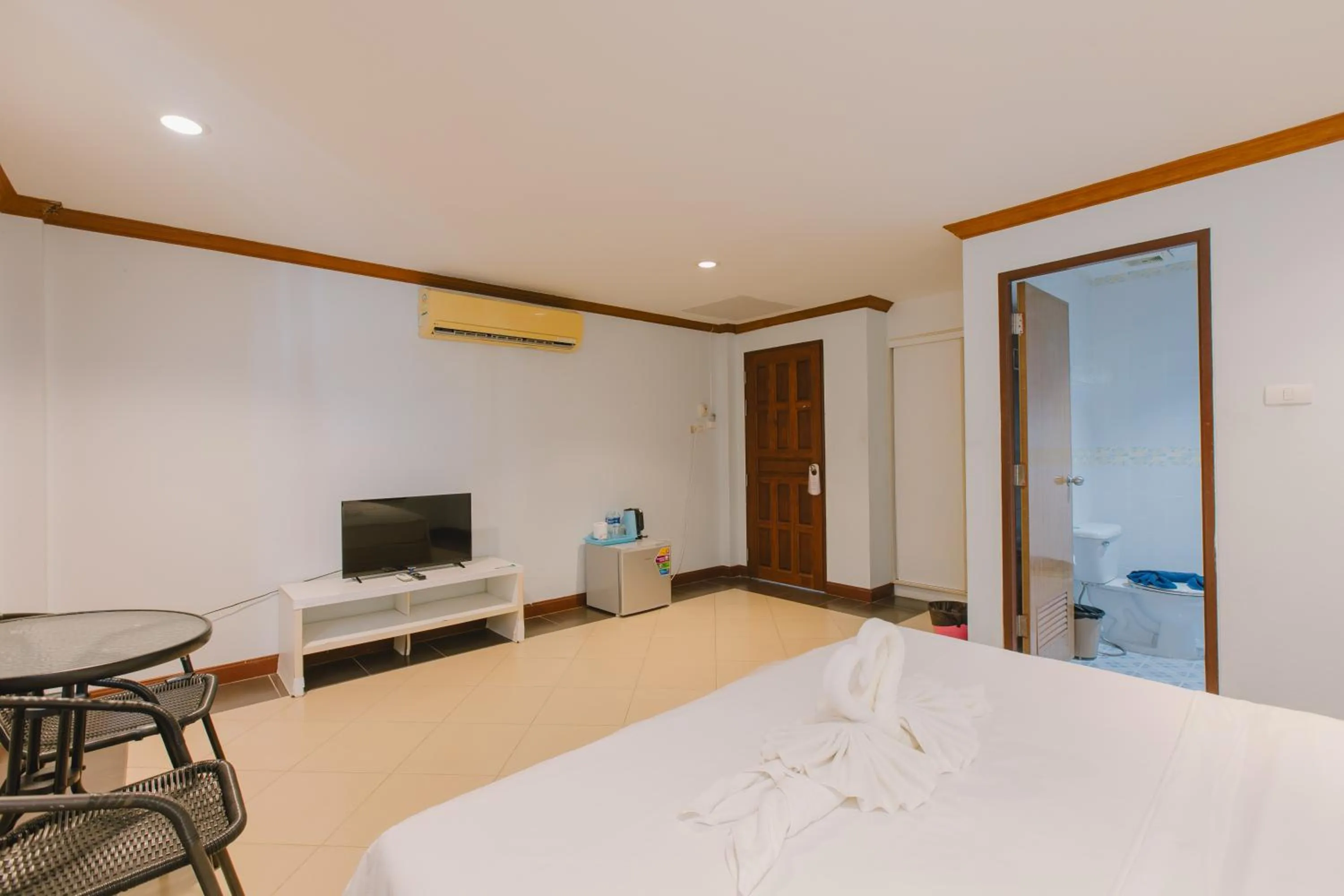 Photo of the whole room, Bed in Sunstar Palace Patong