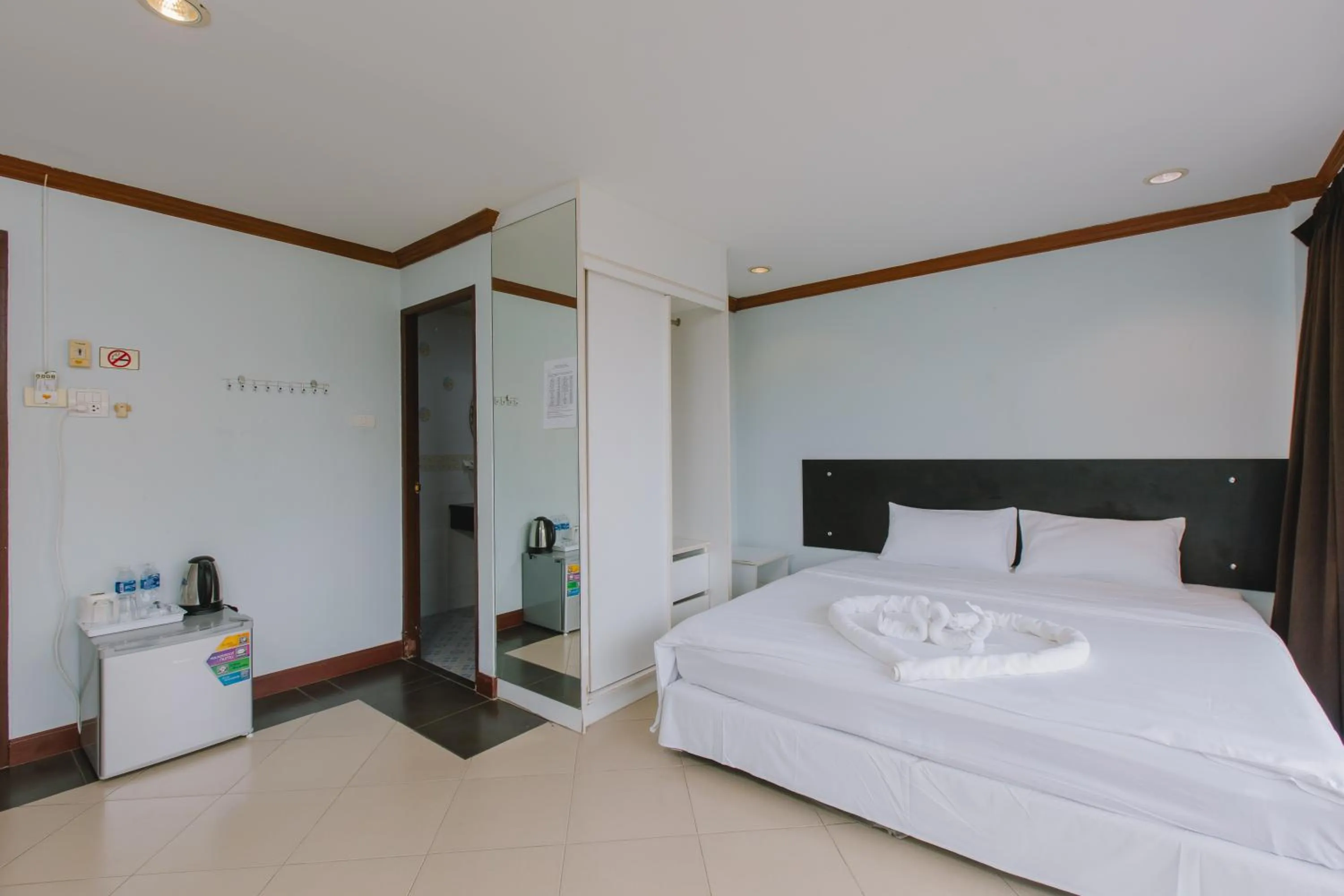 Photo of the whole room, Bed in Sunstar Palace Patong