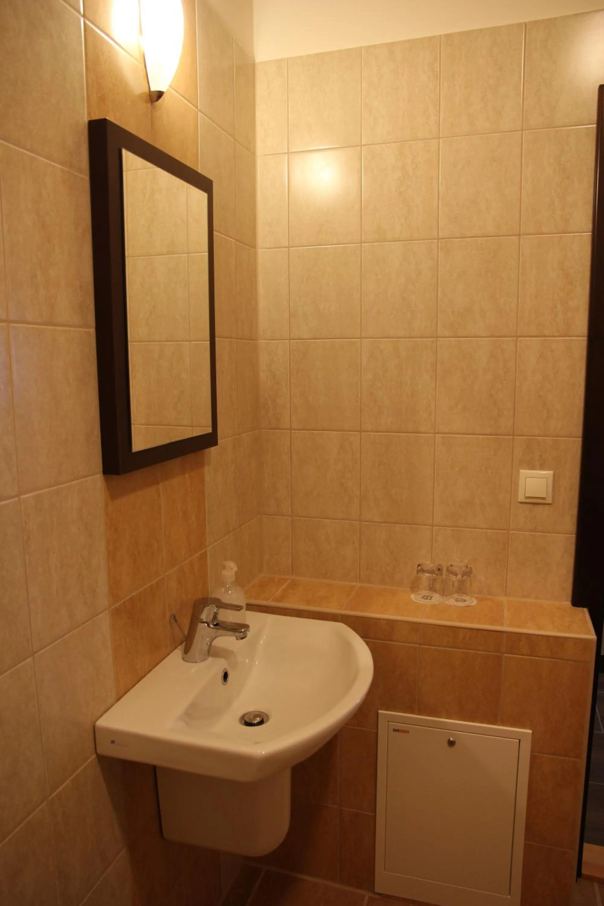 Shower in Tokajvár Hotel