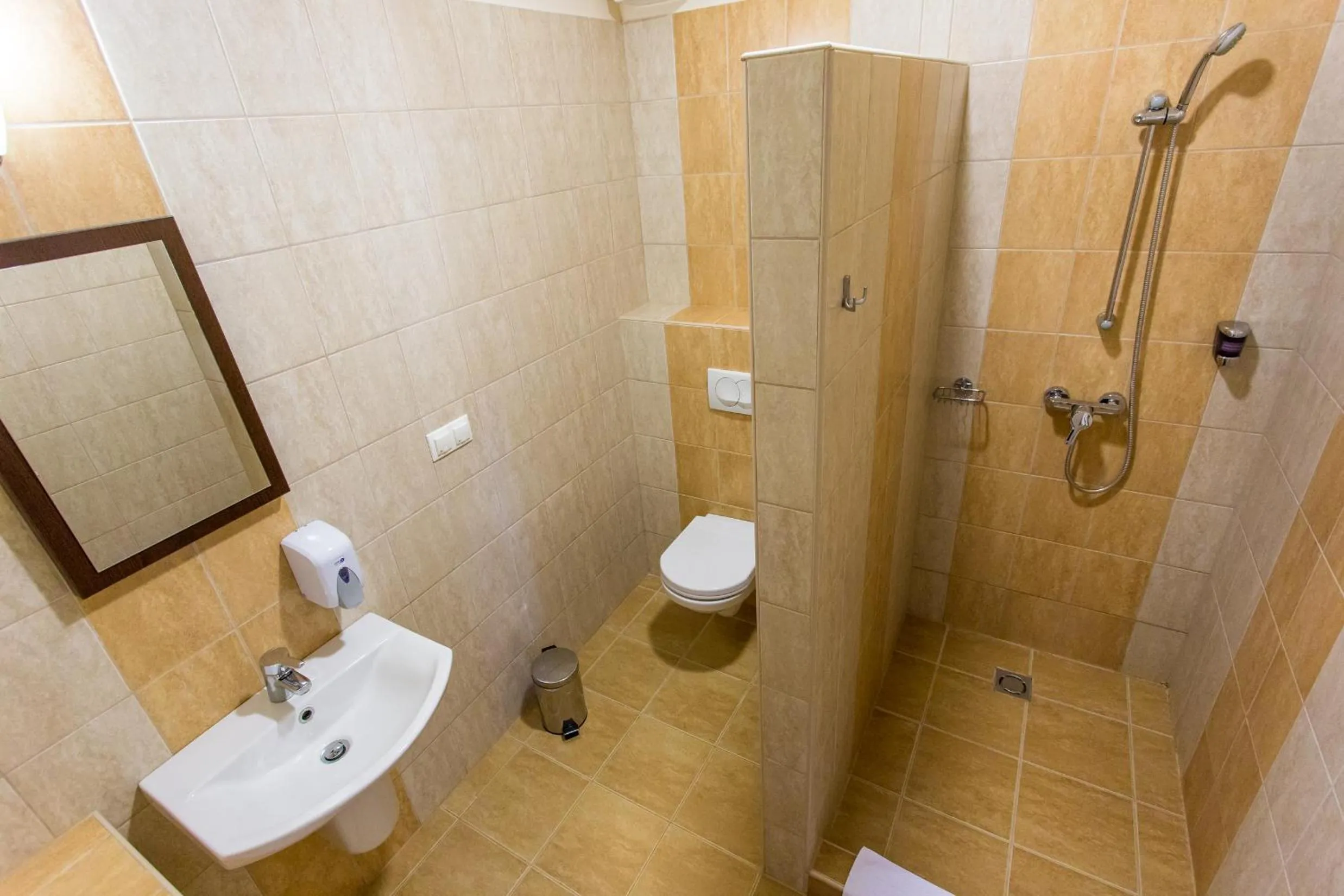 Shower in Tokajvár Hotel