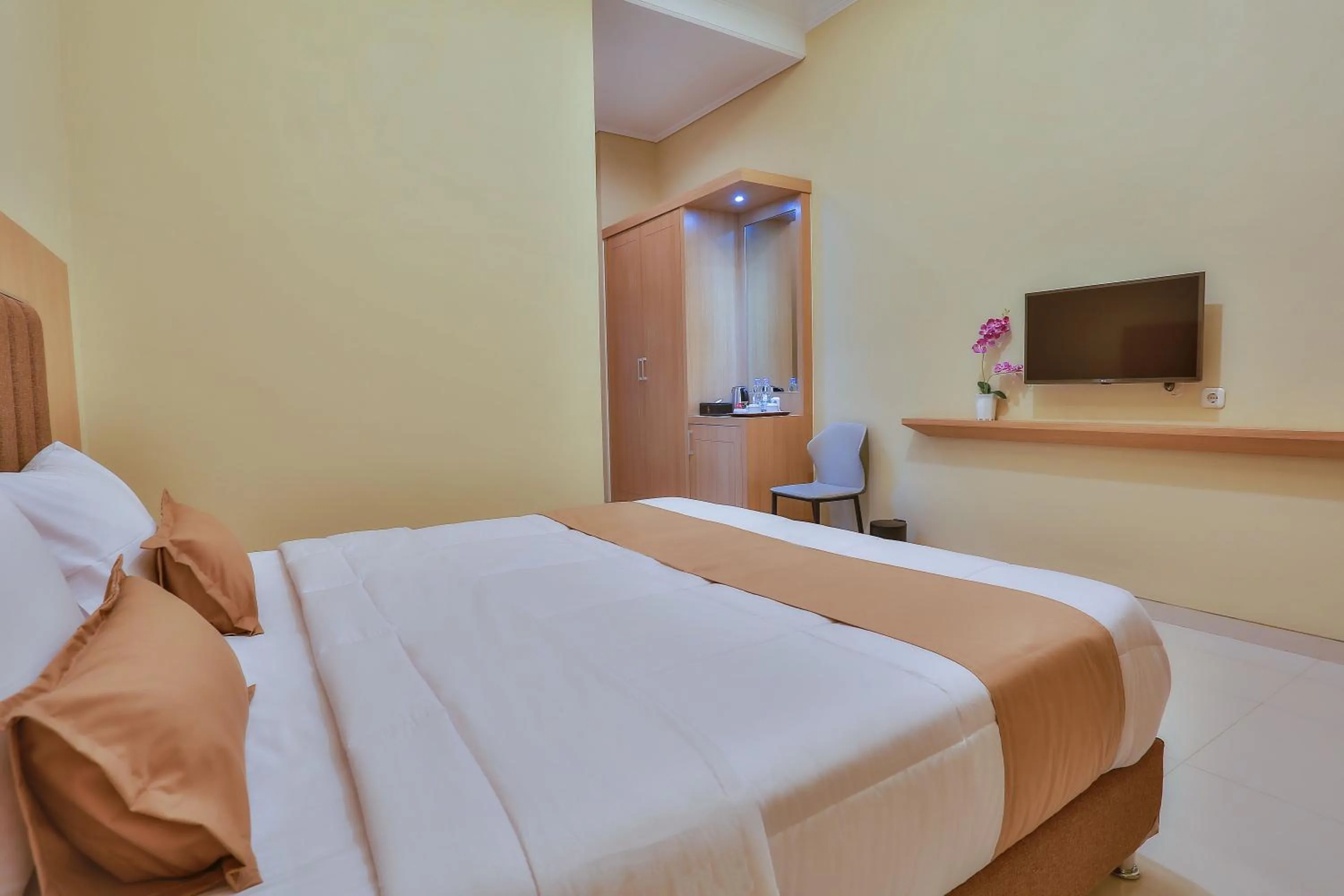 Bedroom, Bed in The Horizontal Hotel Pacitan