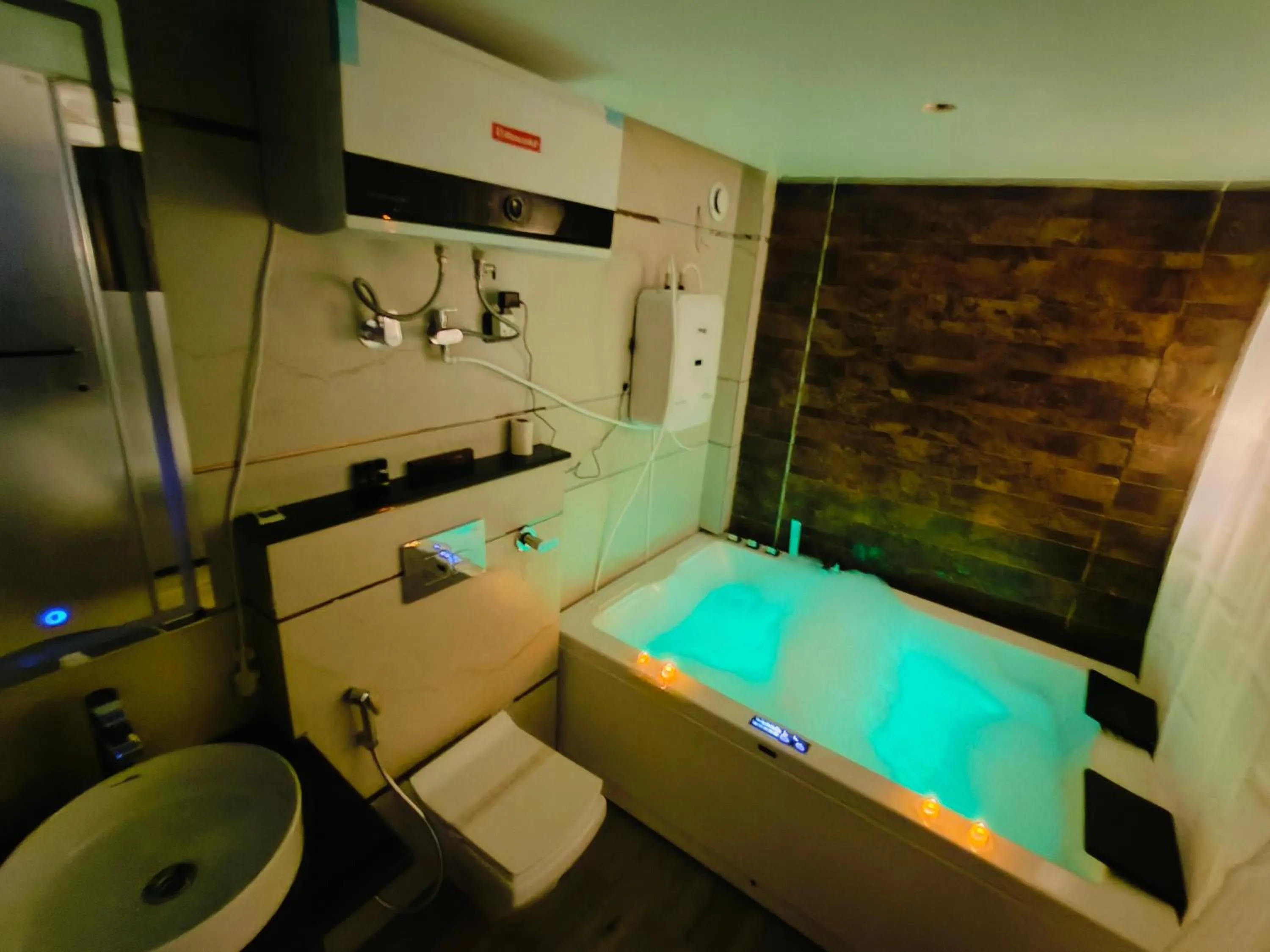 Hot Tub in The Vacation Villa Agra A Boutique Hotel Near Taj Mahal