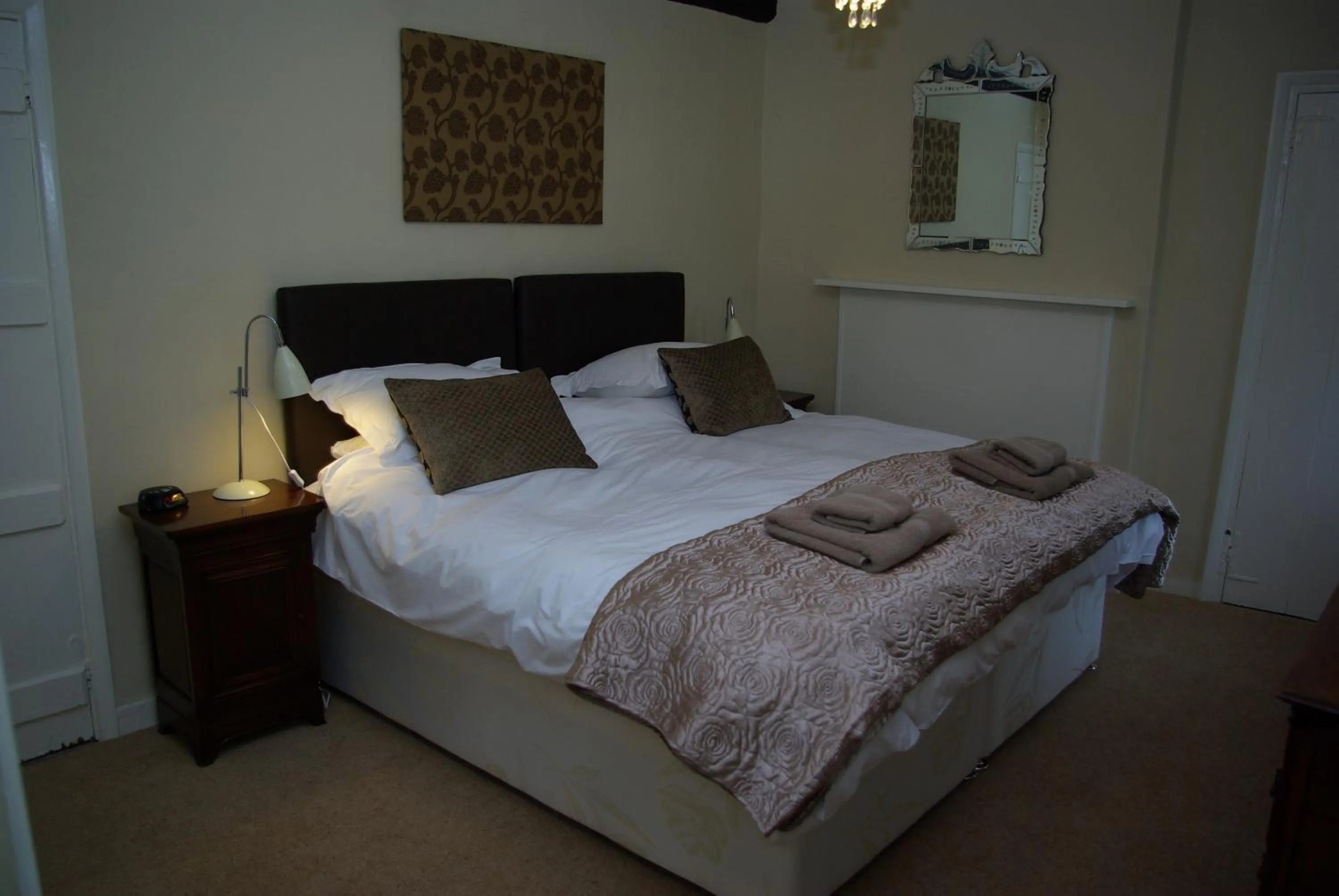 Bed in Leeds Castle Holiday Cottages