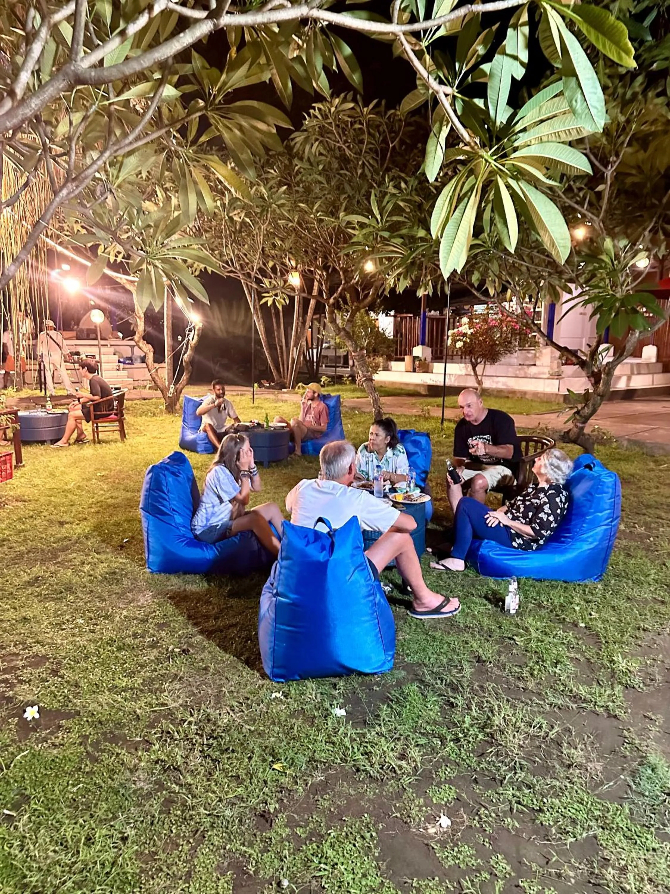 Seating area in New Mekar Jaya Hotel
