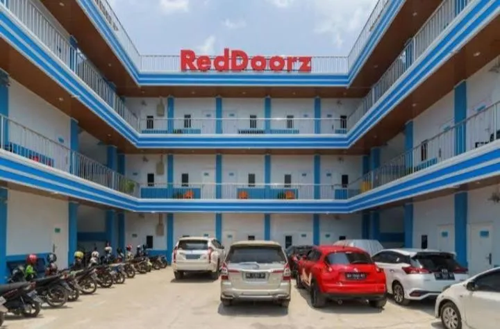 RedDoorz Plus near Palembang Icon Mall 2