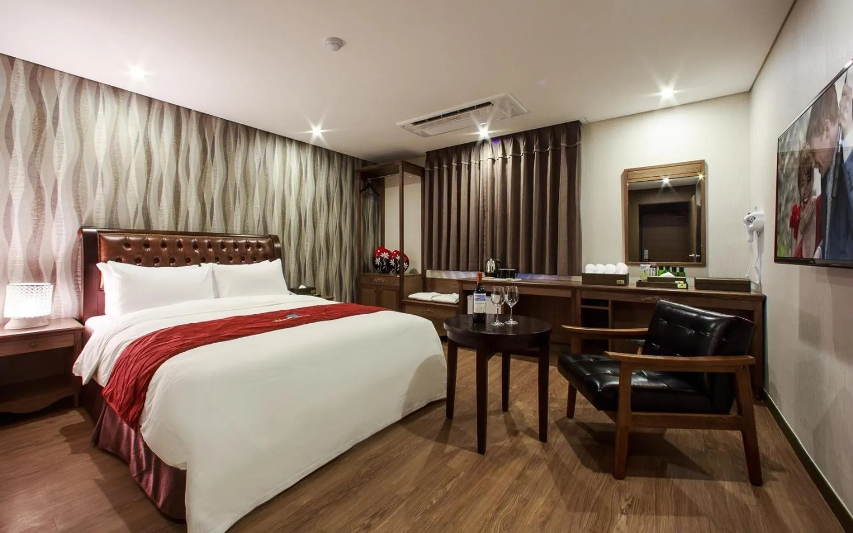 Photo of the whole room, Bed in Harmony Hotel