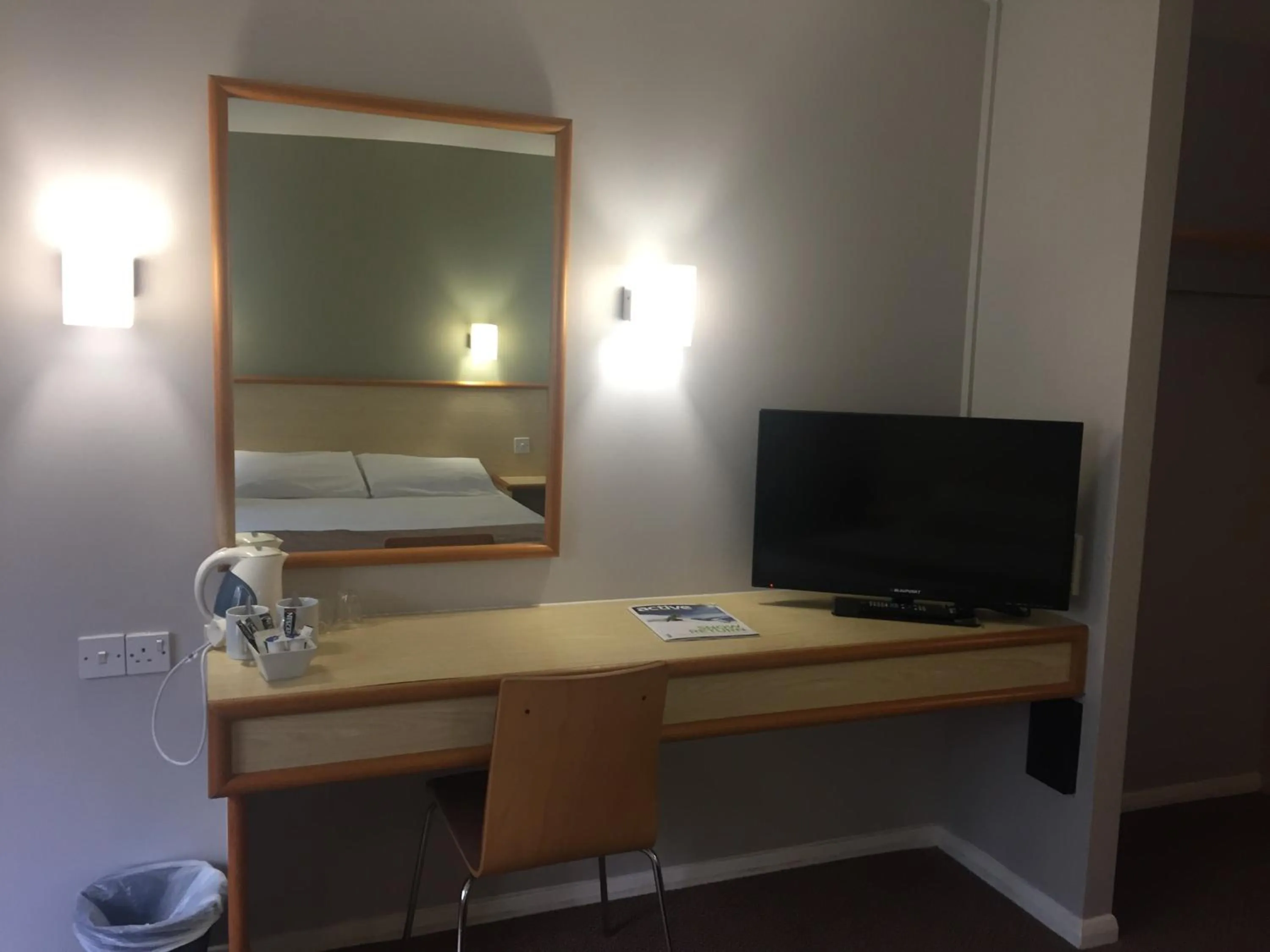 Coffee/tea facilities, Bed in Redwings Lodge Rutland