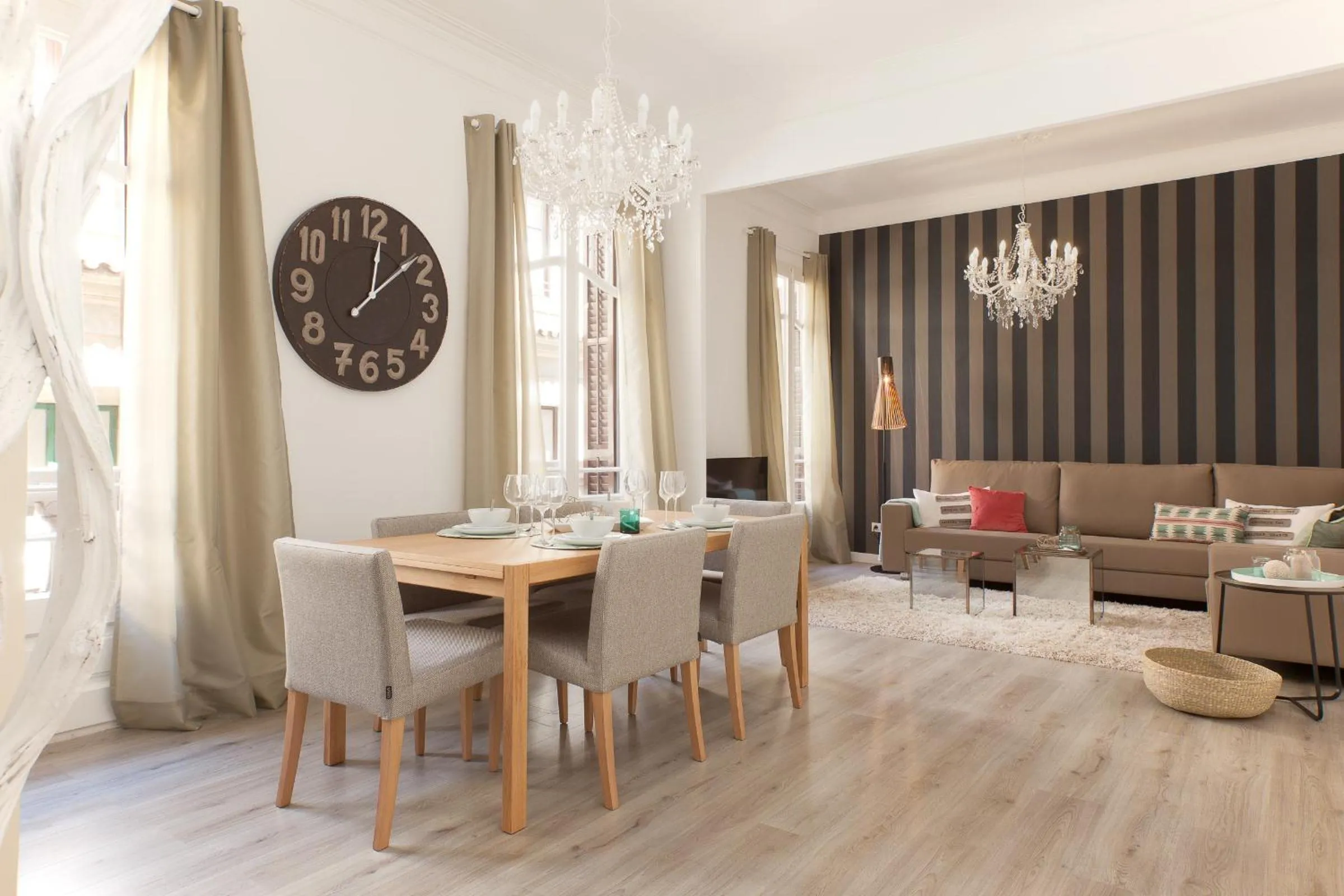 Seating area in Click&Flat Seneca Suites