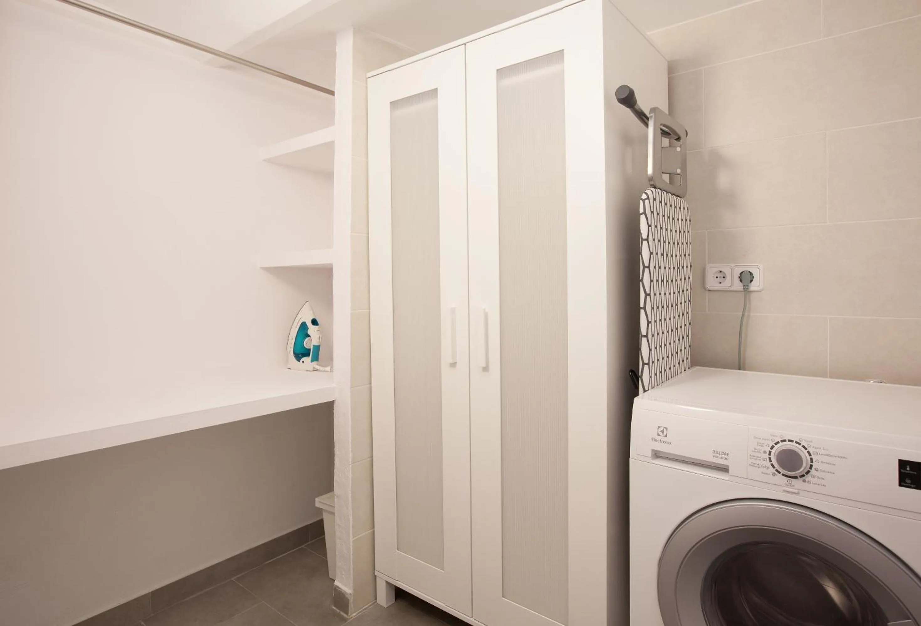 laundry in Click&Flat Seneca Suites