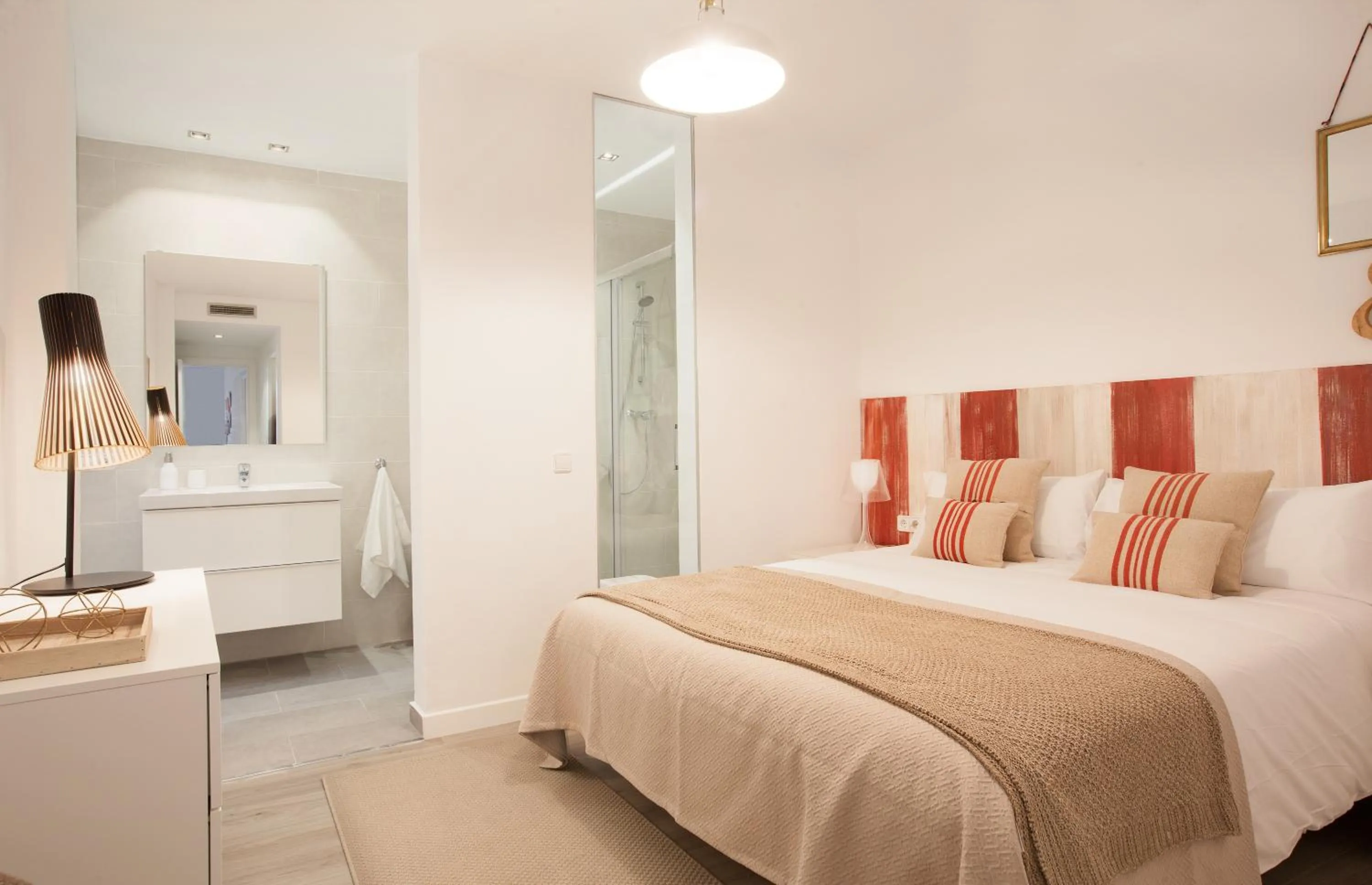 Bed in Click&Flat Seneca Suites