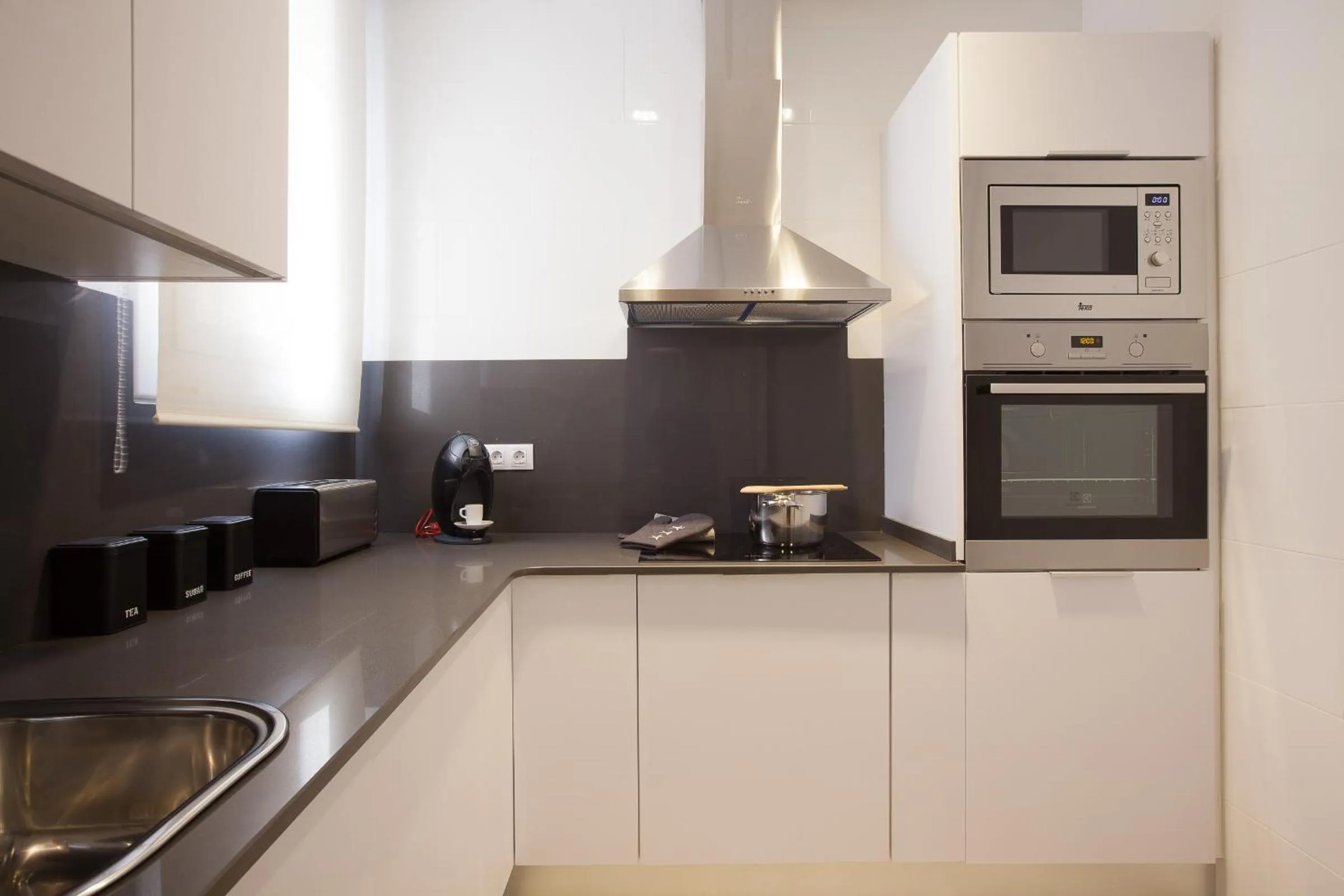 Kitchen or kitchenette in Click&Flat Seneca Suites