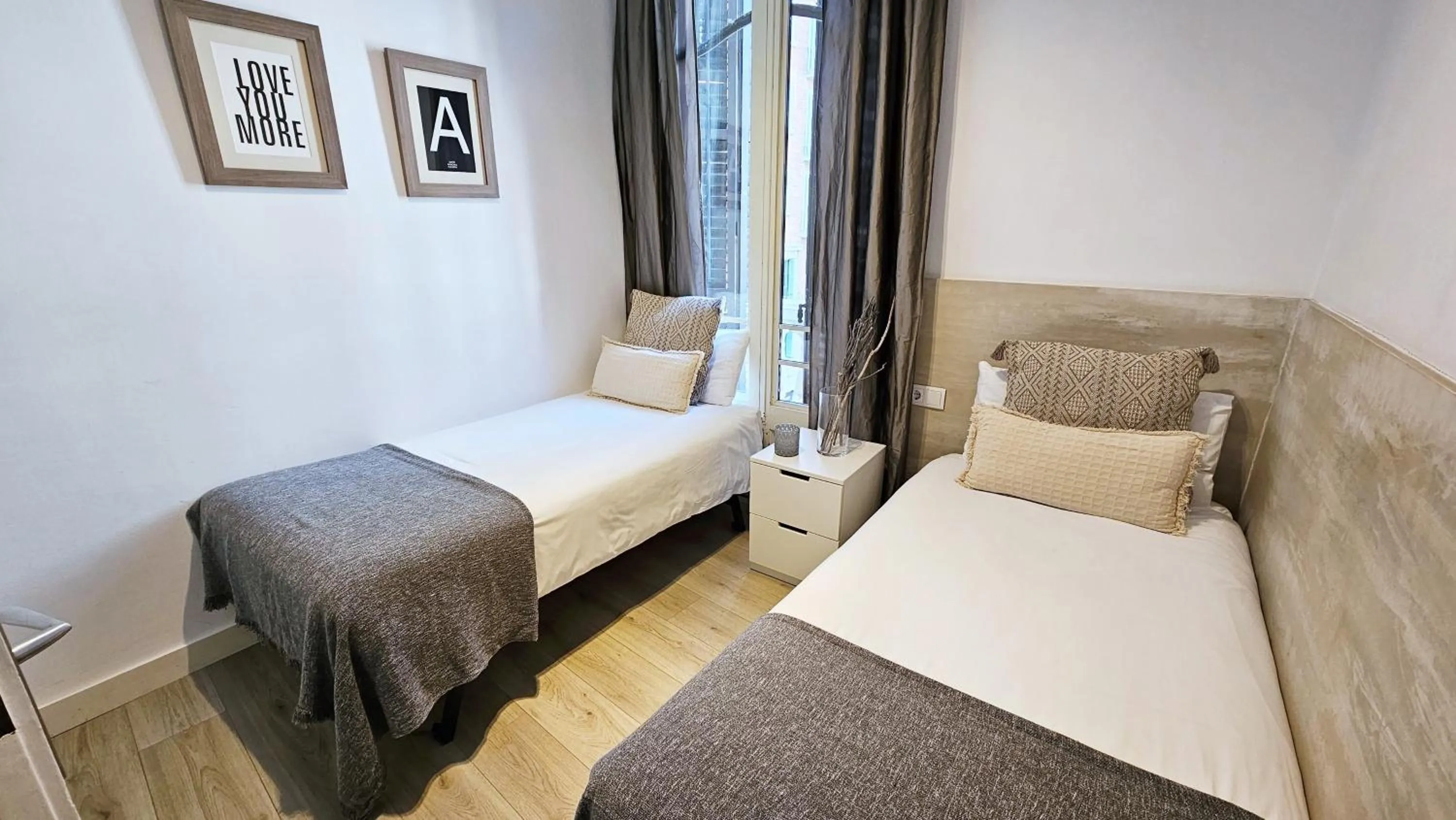 Bedroom, Bed in Click&Flat Seneca Suites