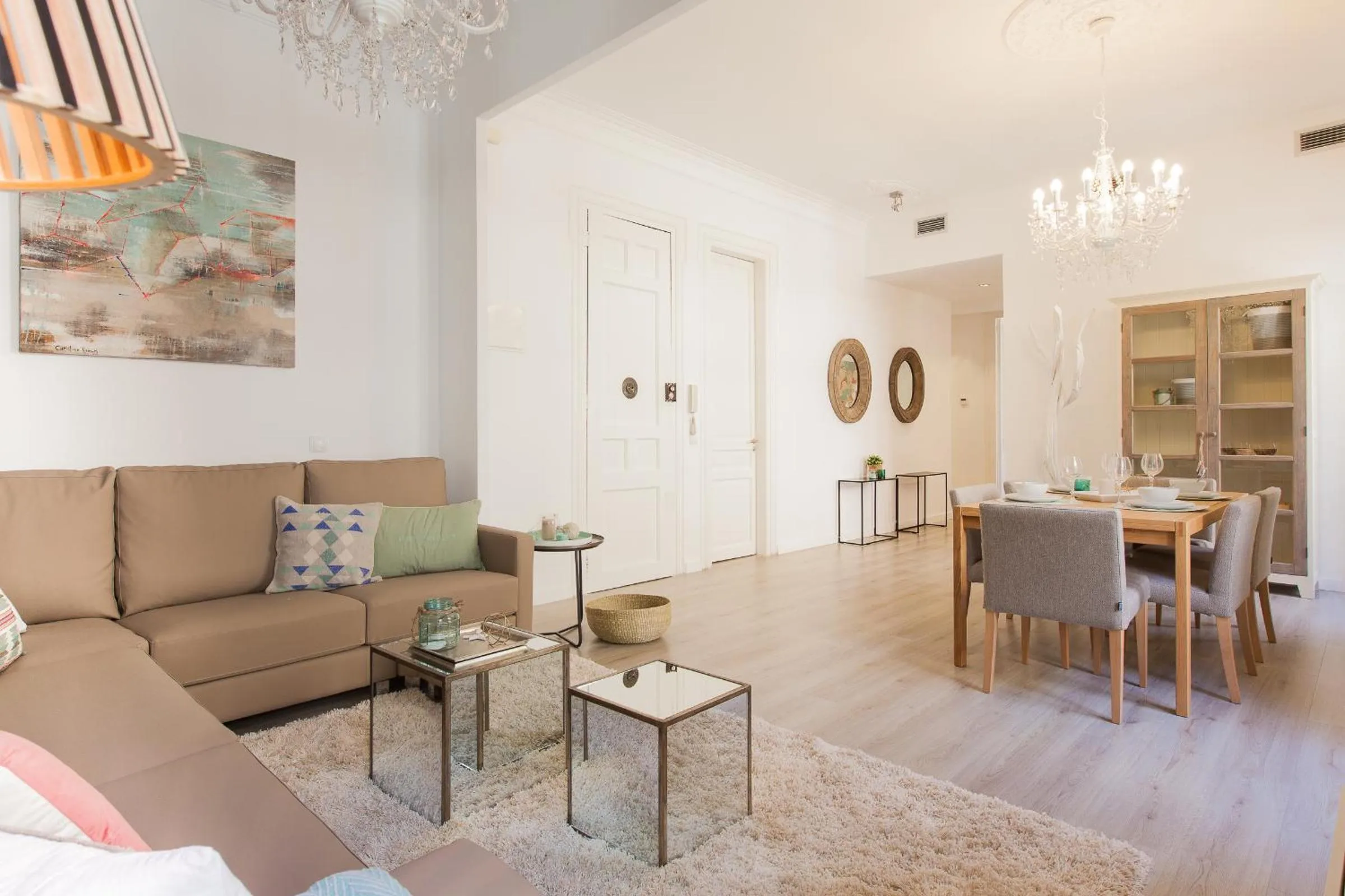 Seating area in Click&Flat Seneca Suites