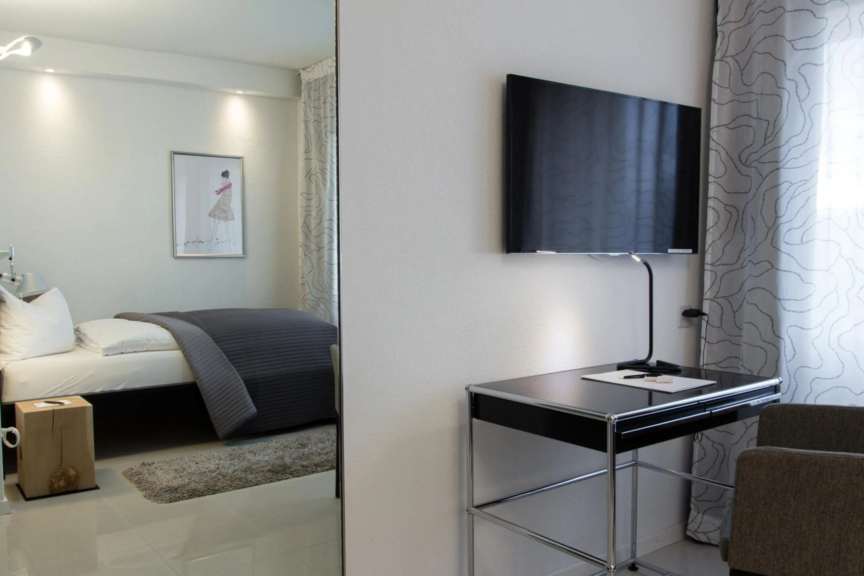 Photo of the whole room, Bed in Hotel SiX