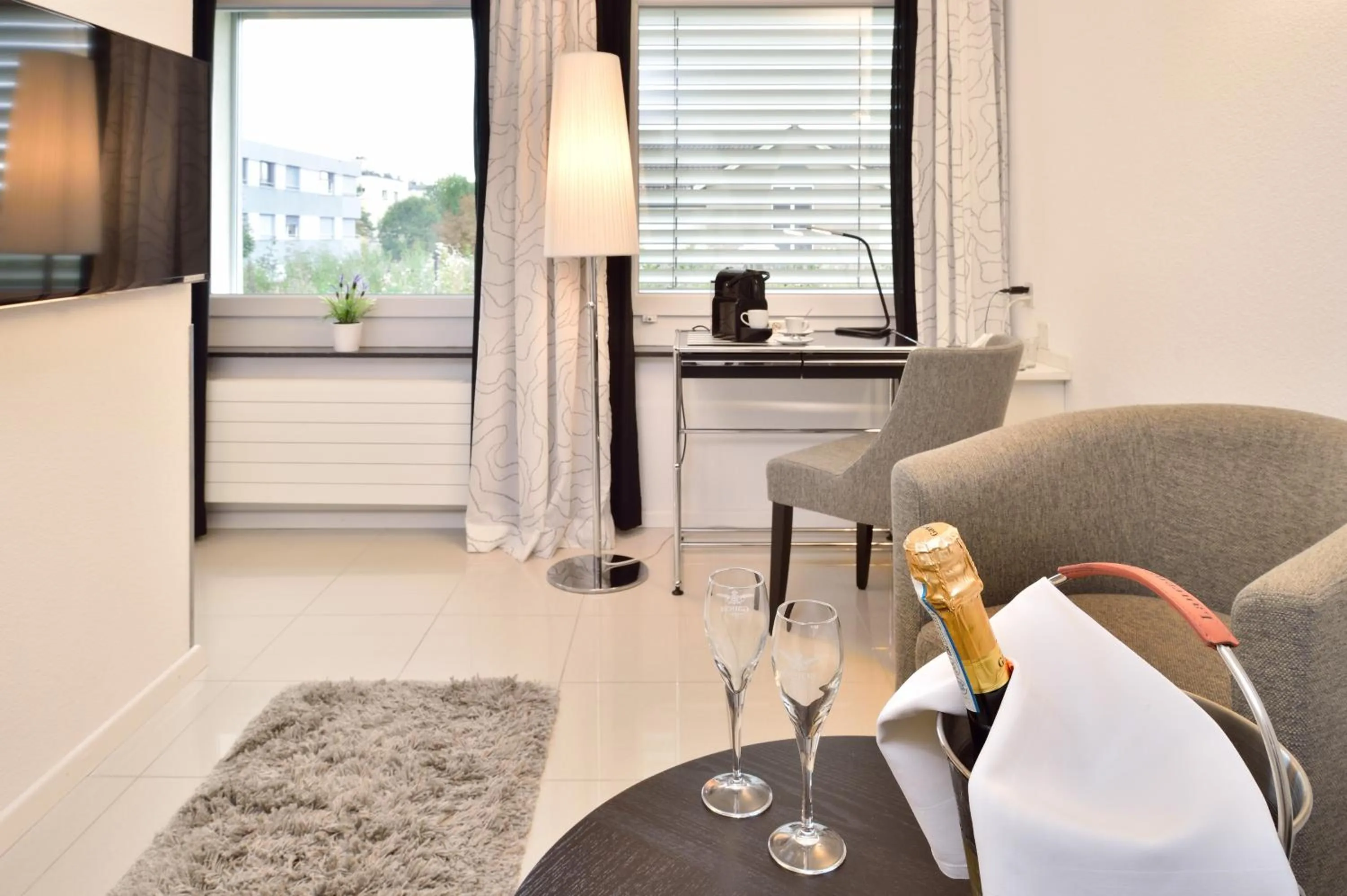 Photo of the whole room in Hotel SiX