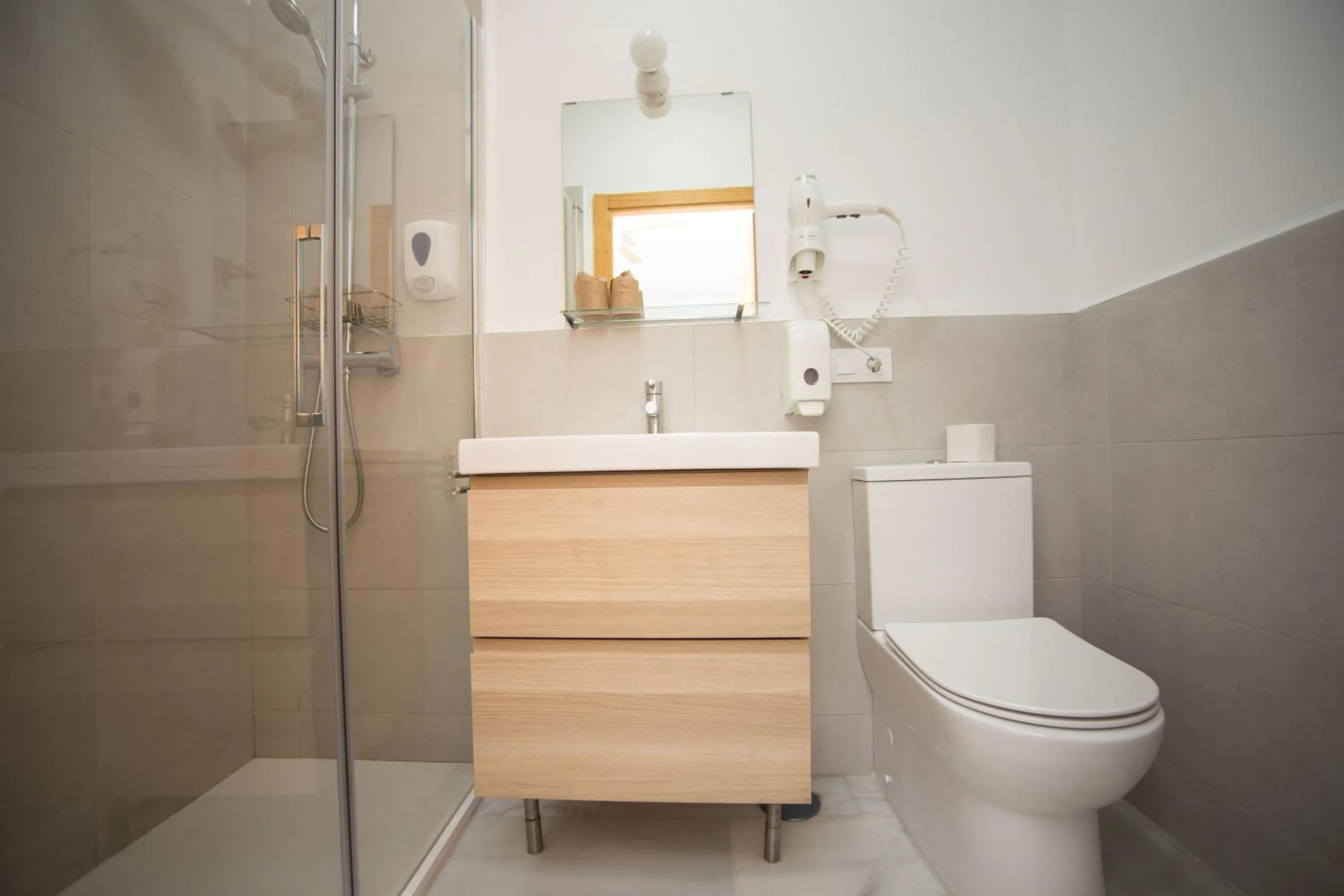 Shower in The Nomad Hostel&Pension