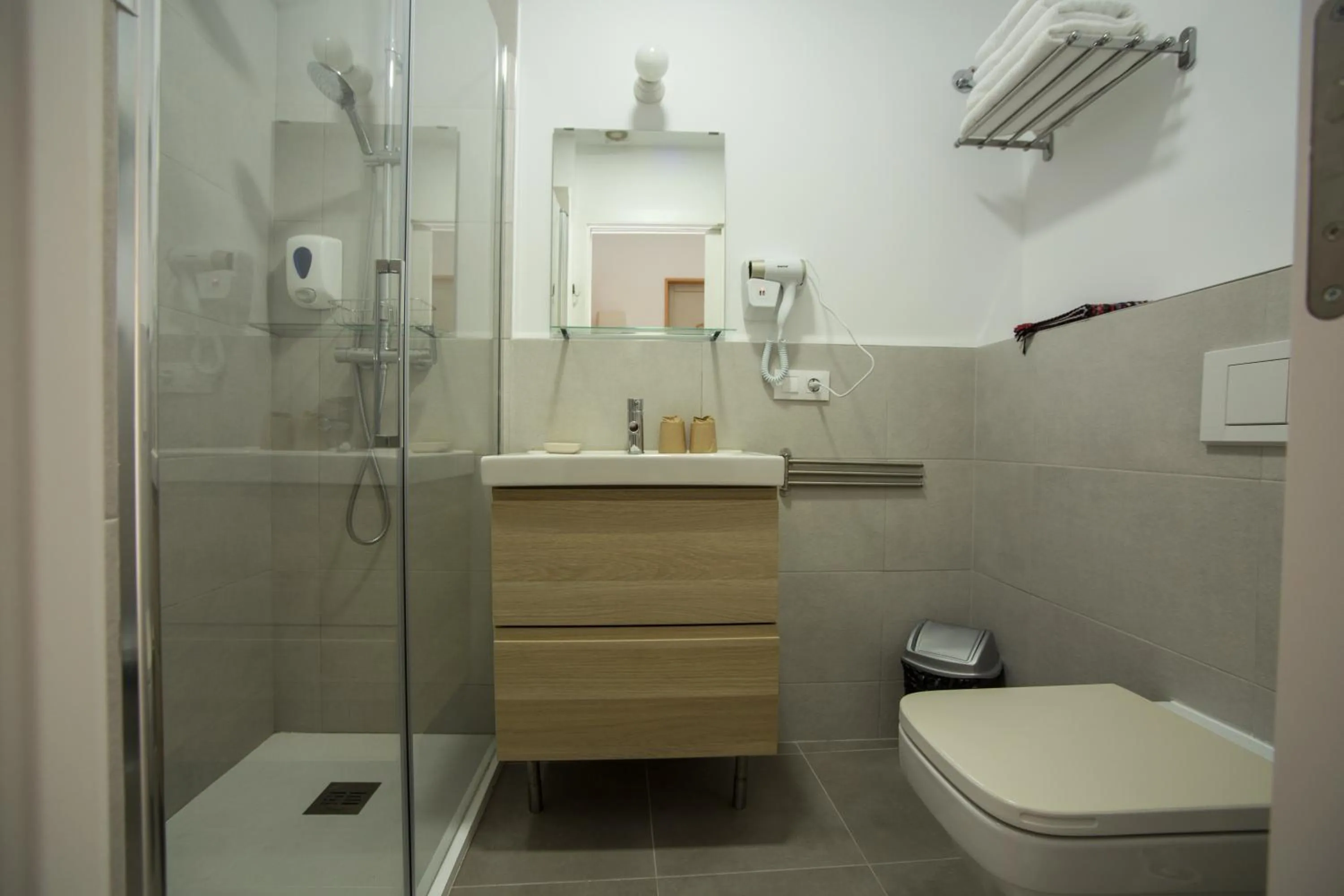 Shower in The Nomad Hostel&Pension