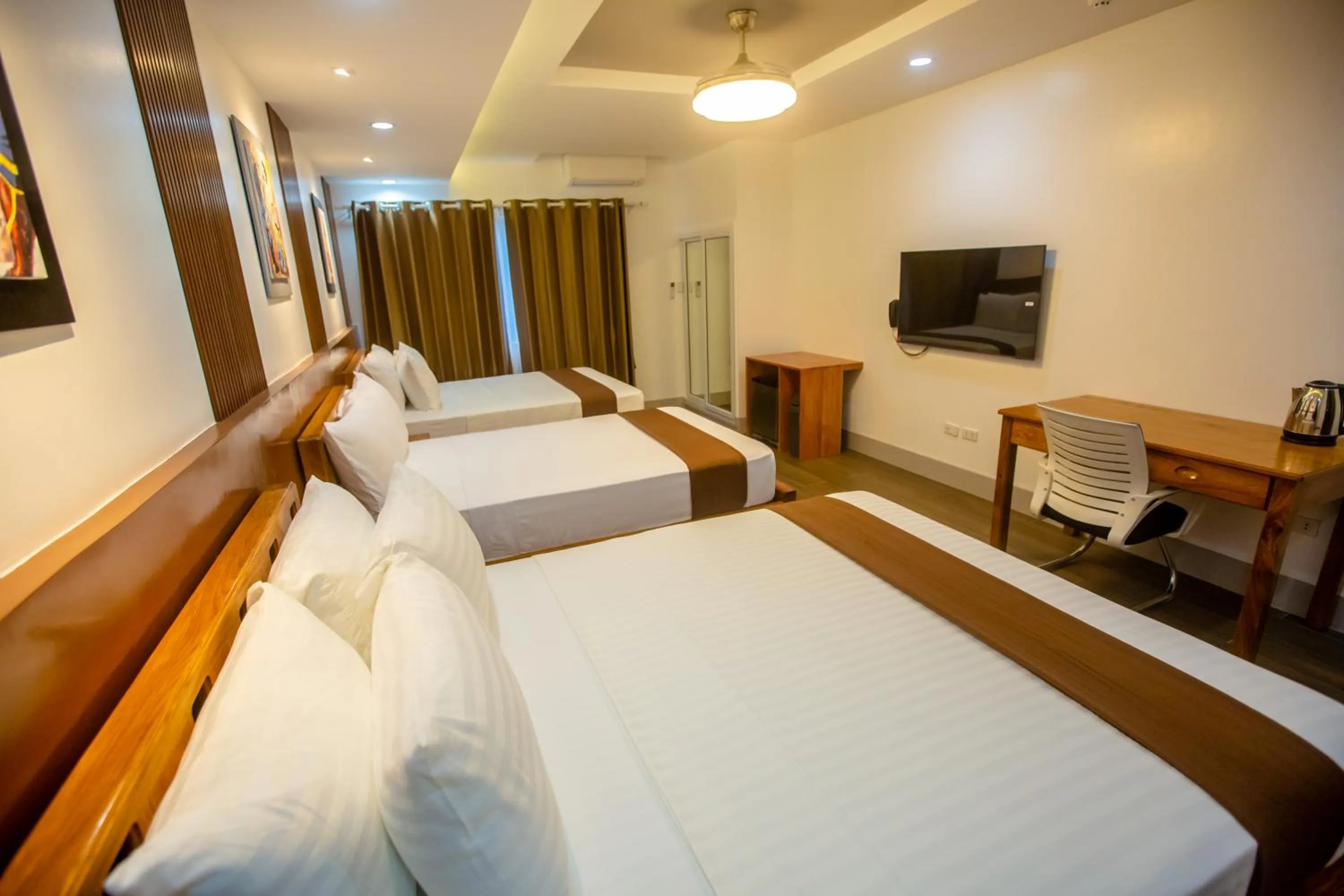 Photo of the whole room, Bed in Horizon Hotel Romblon