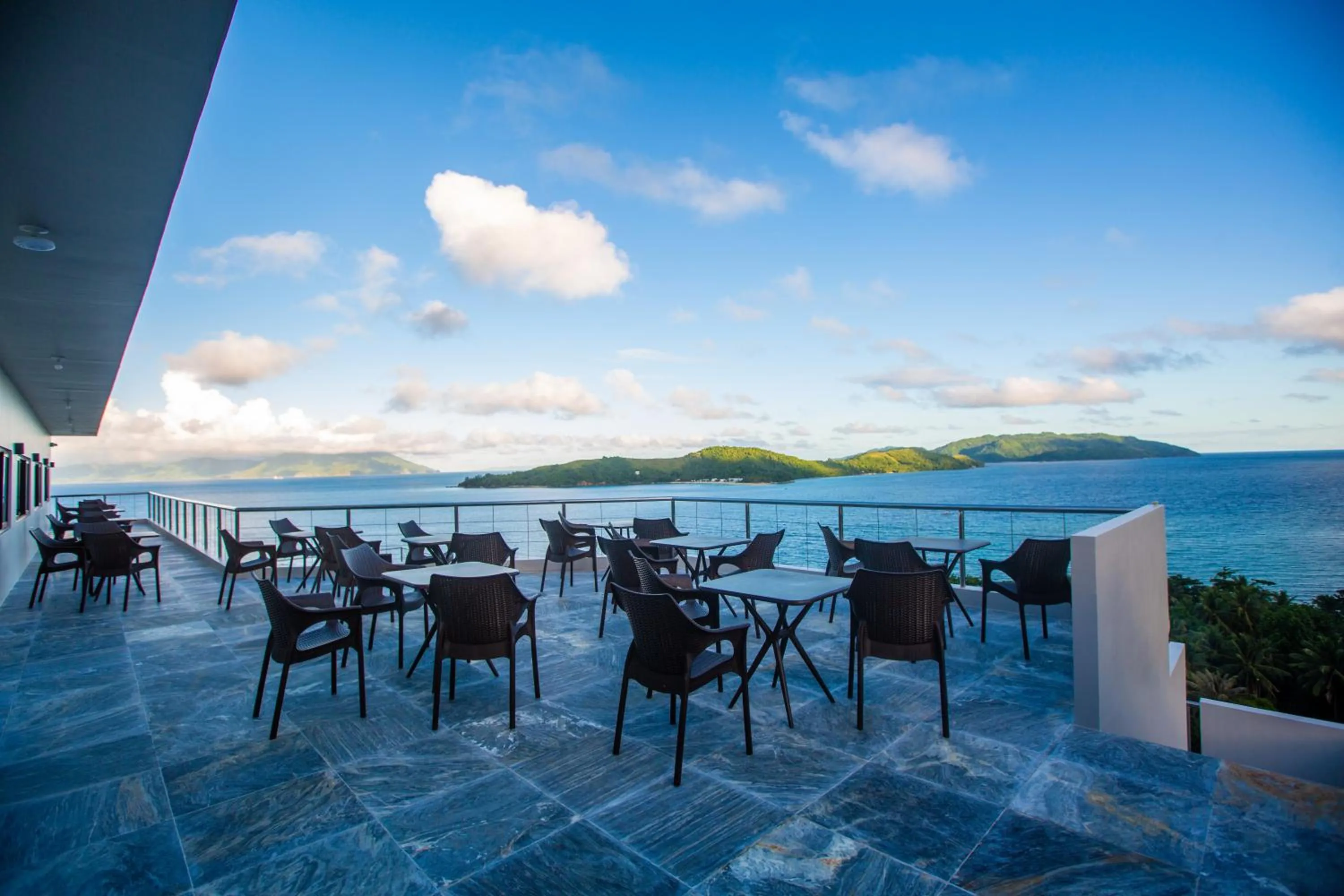 Restaurant/places to eat in Horizon Hotel Romblon