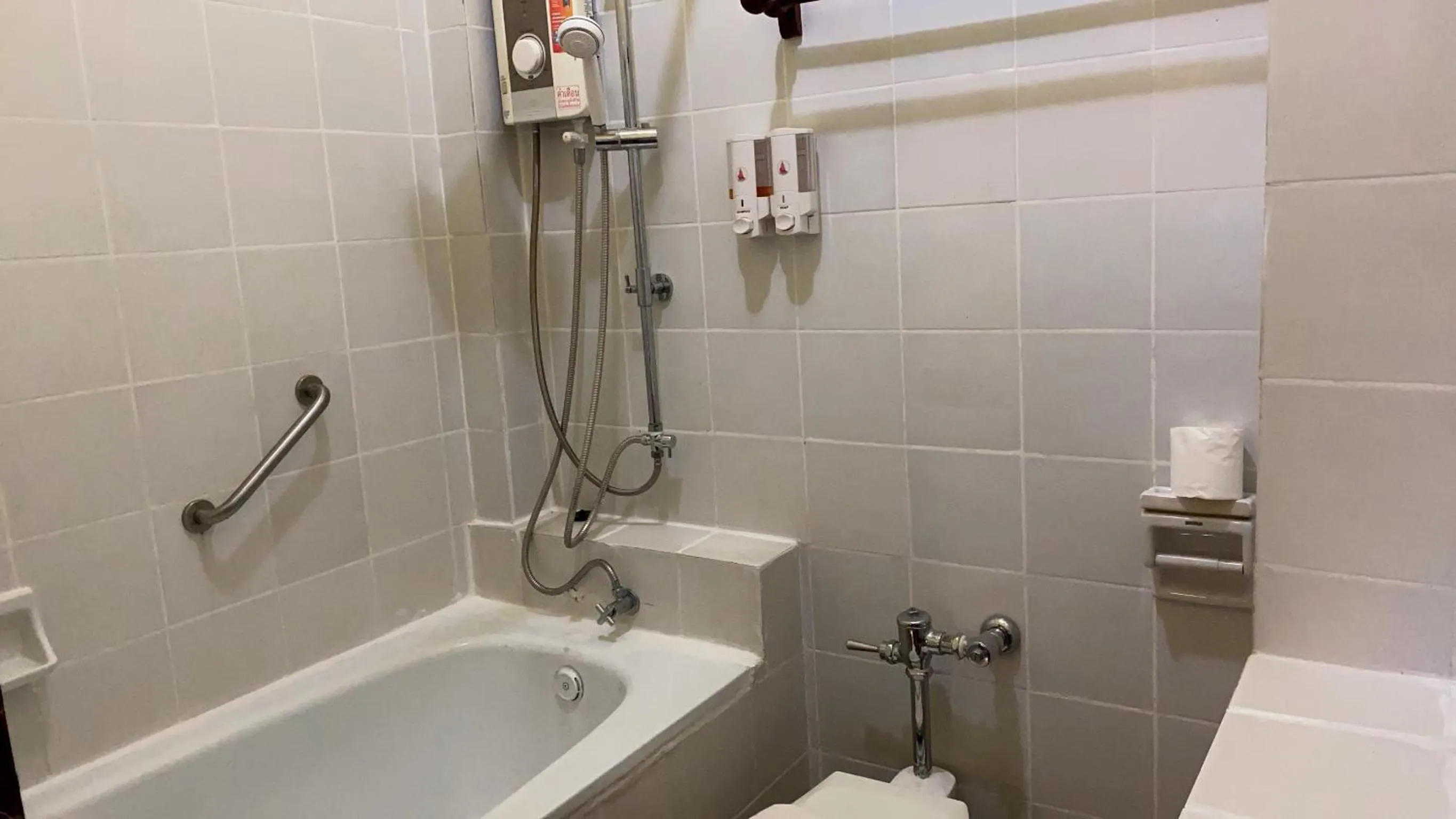 Shower in Golden Triangle Palace Hotel