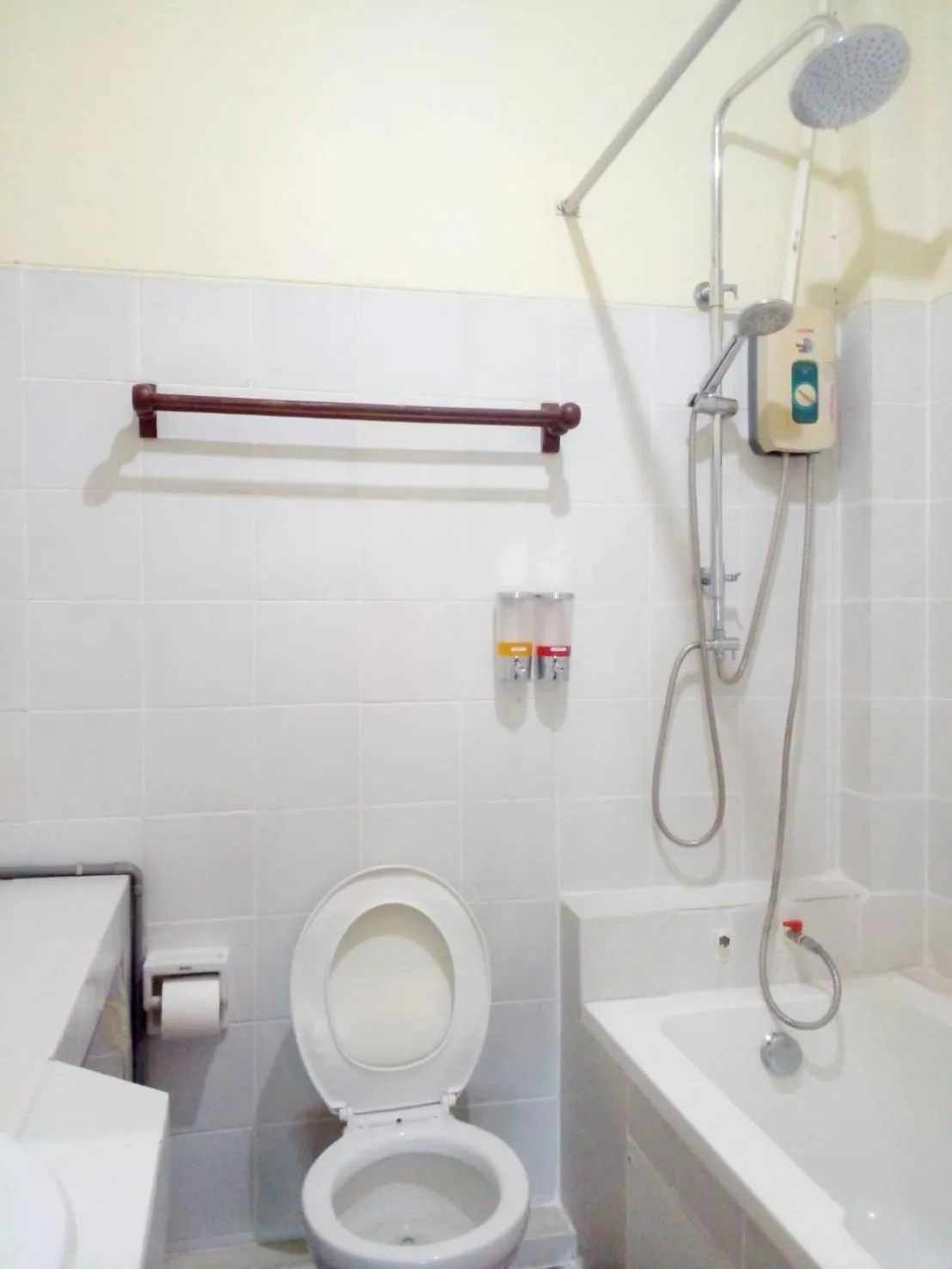 Shower in Golden Triangle Palace Hotel