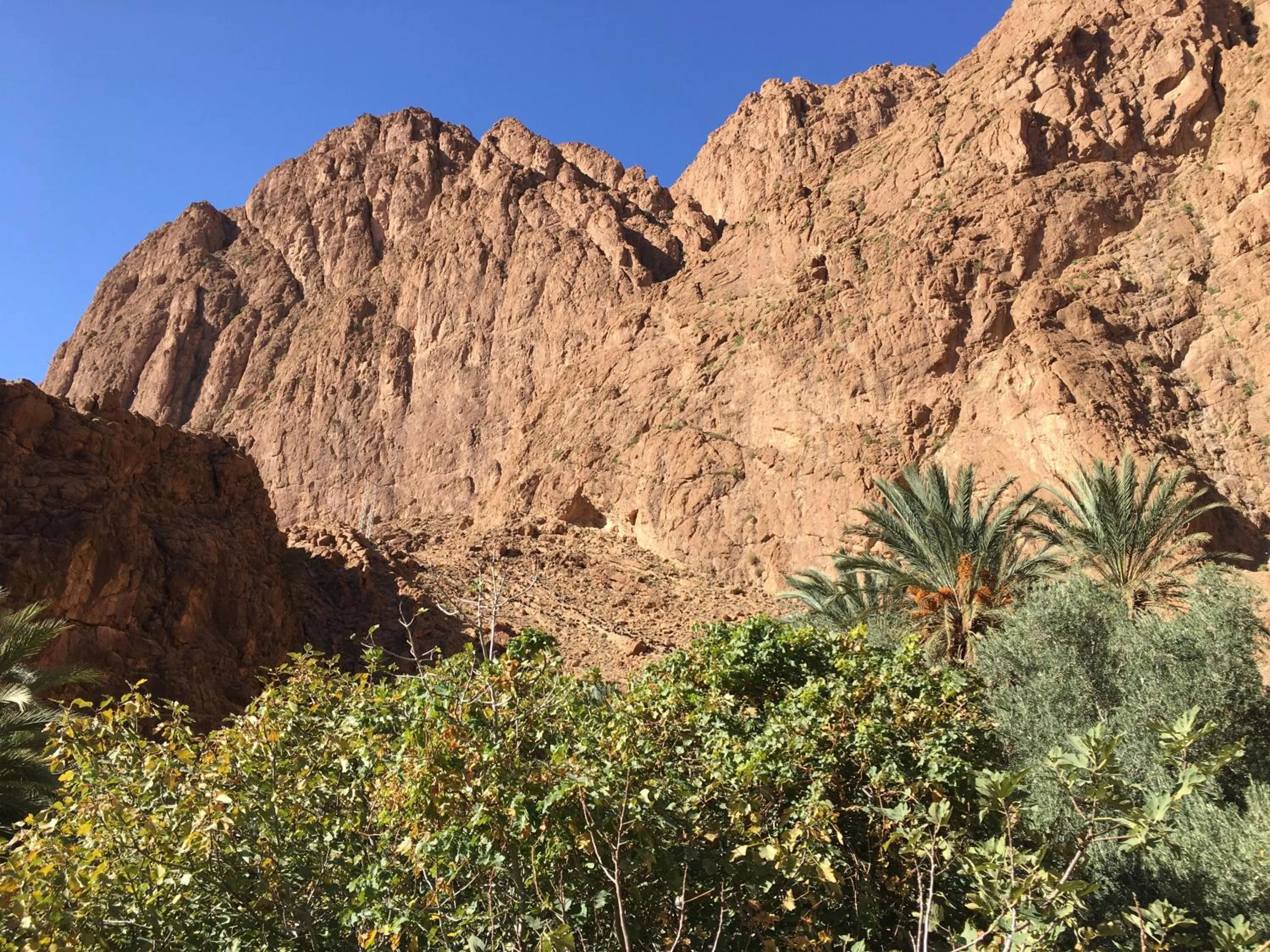 Hiking in La Petite Gorge, Hôtel & Restaurant Todra Gorge