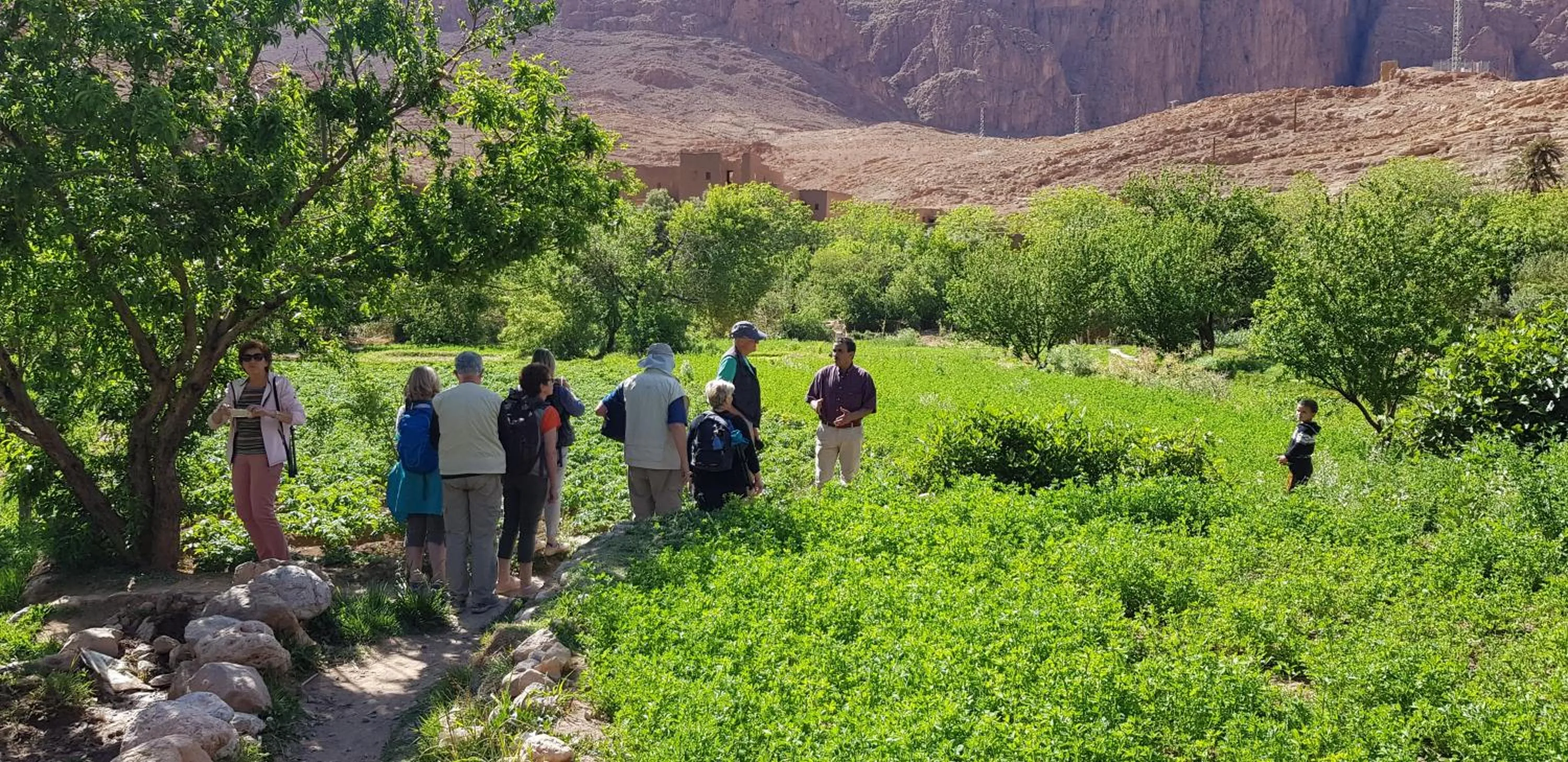 Hiking in La Petite Gorge, Hôtel & Restaurant Todra Gorge