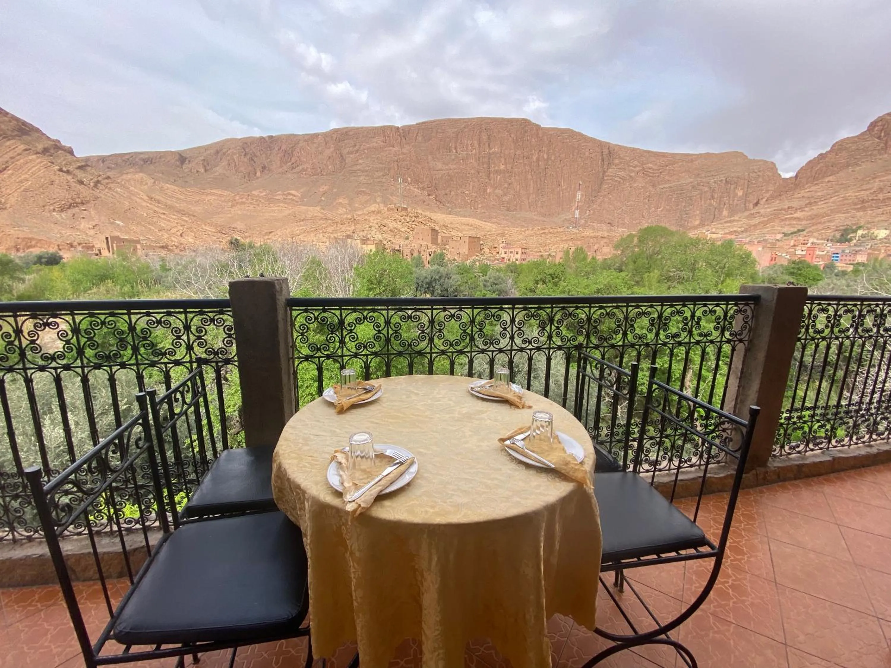 Patio in La Petite Gorge, Hôtel & Restaurant Todra Gorge