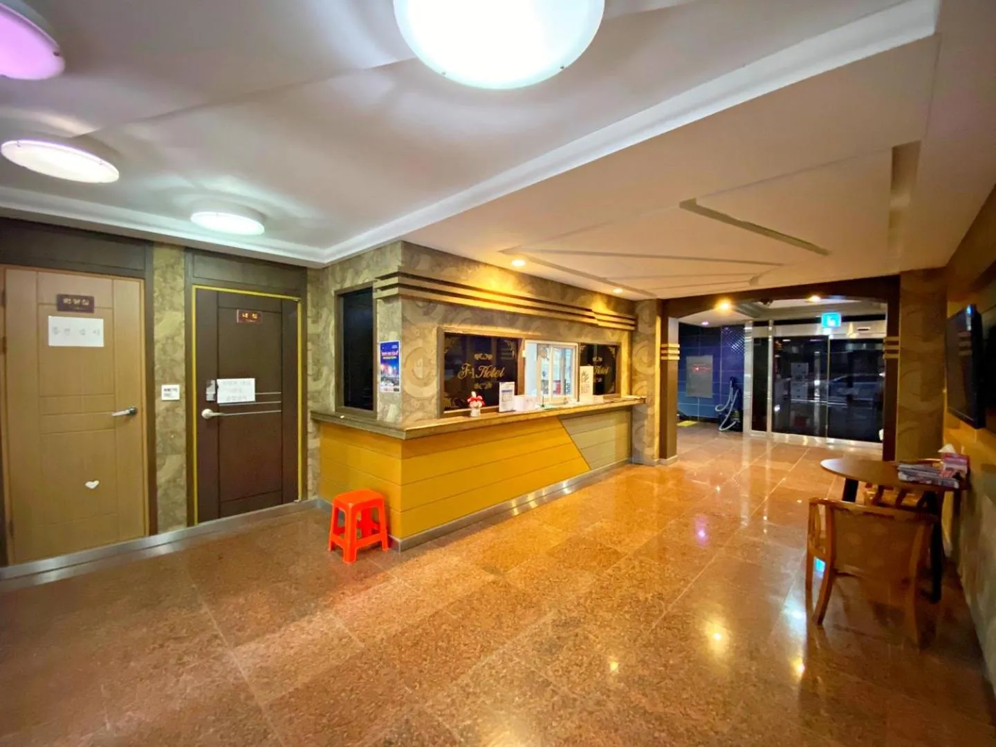 Lobby or reception in F1 Hotel