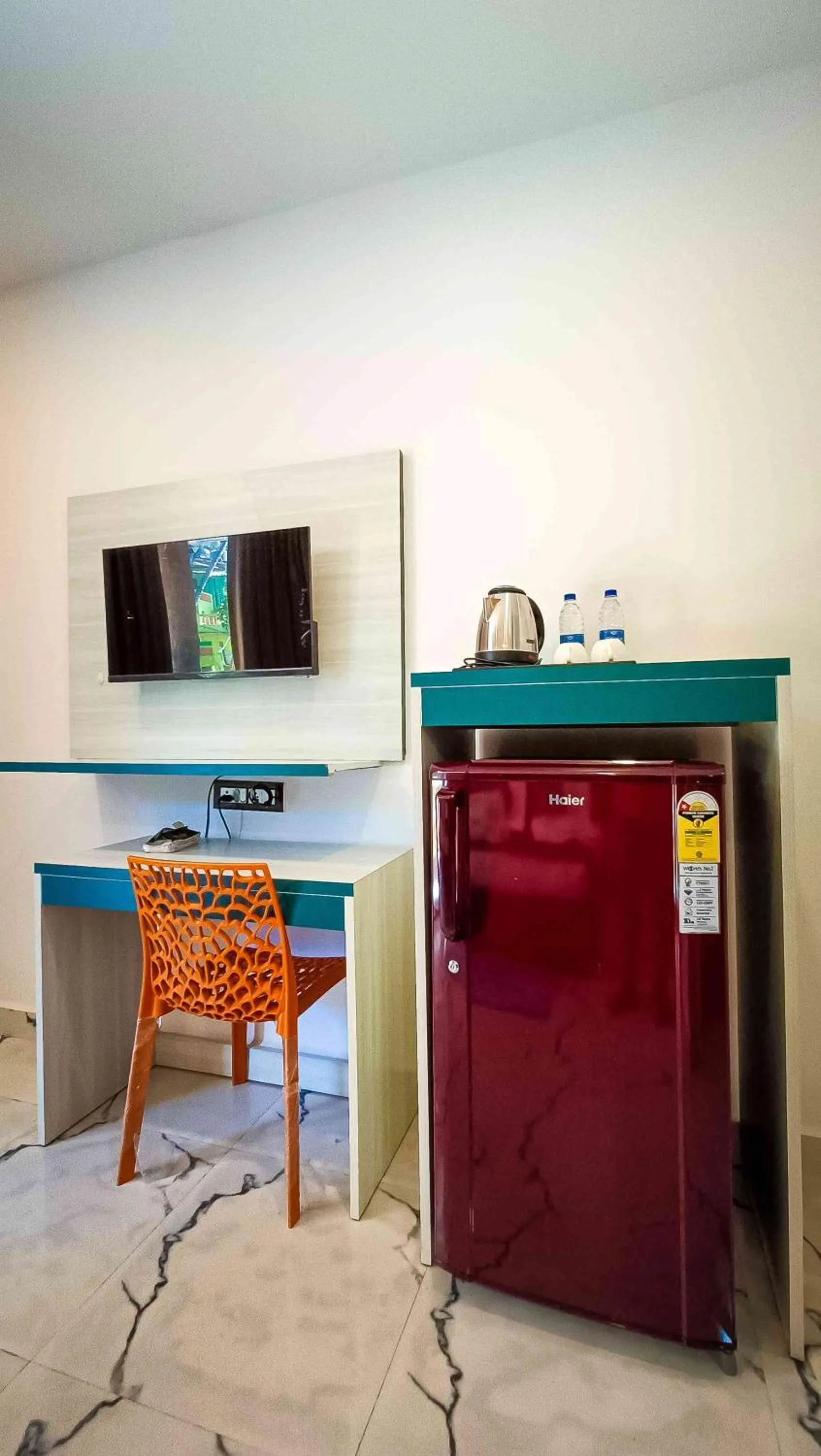 TV and multimedia in 36 Yard Beach Cottages