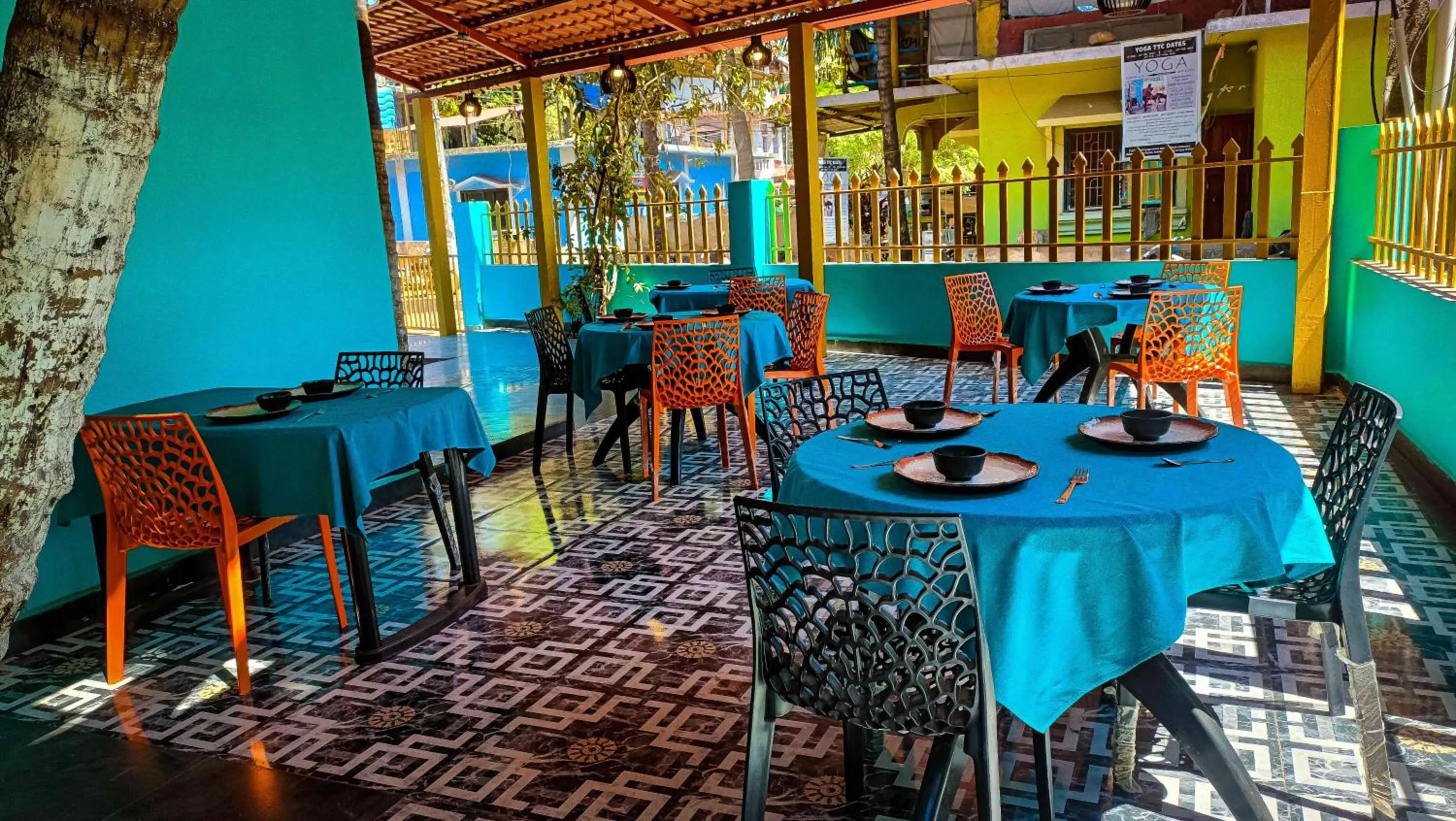 Restaurant/places to eat in 36 Yard Beach Cottages