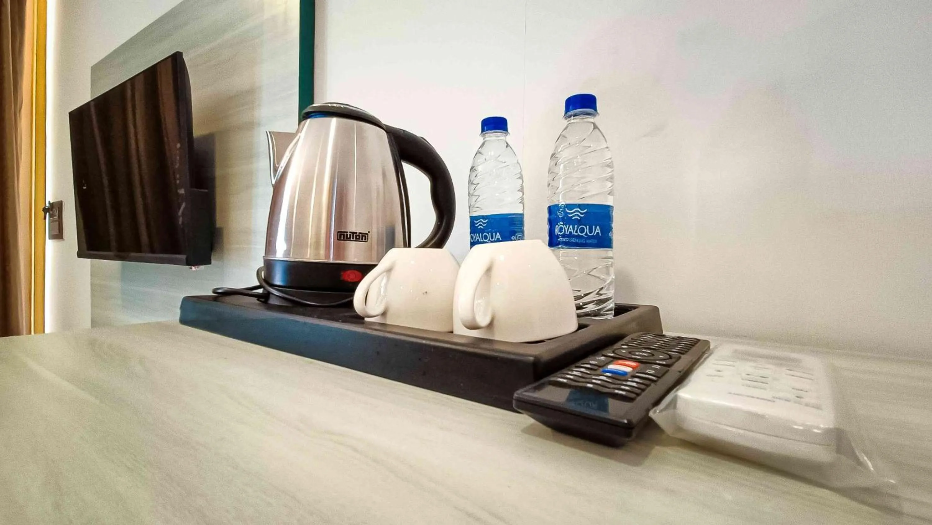 TV and multimedia in 36 Yard Beach Cottages