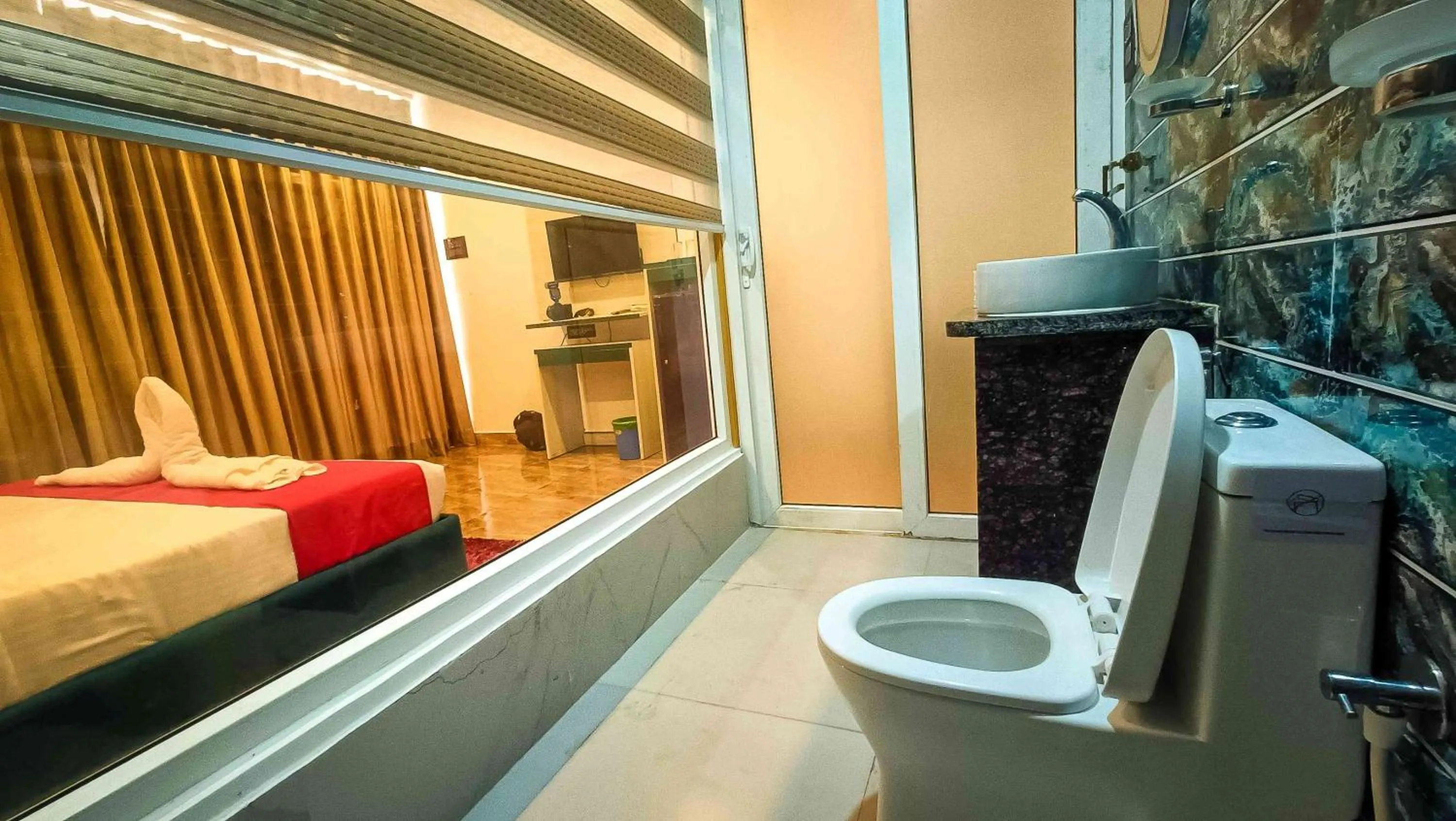 Toilet, Bed in 36 Yard Beach Cottages