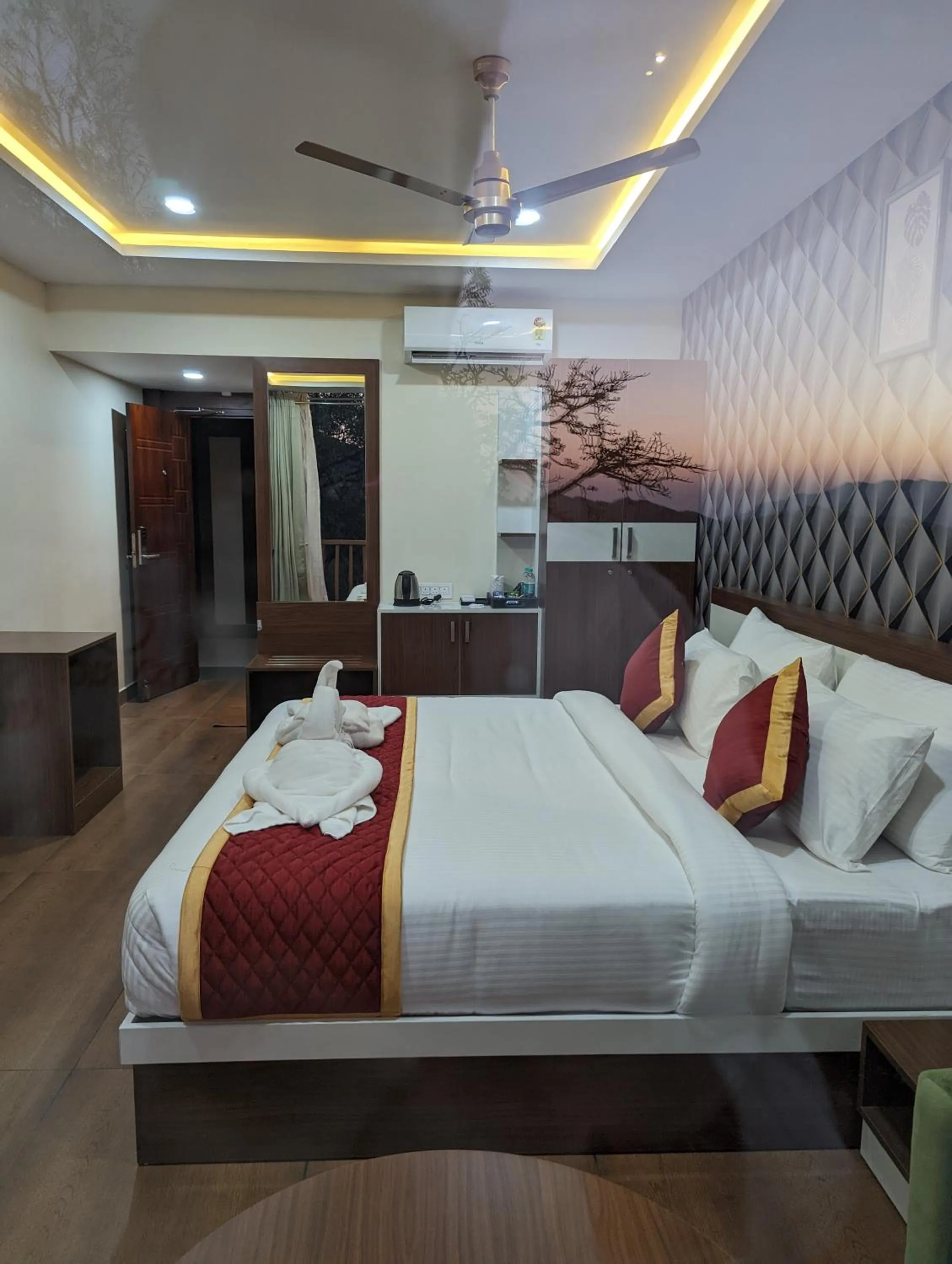 Photo of the whole room, Bed in OXYRICH