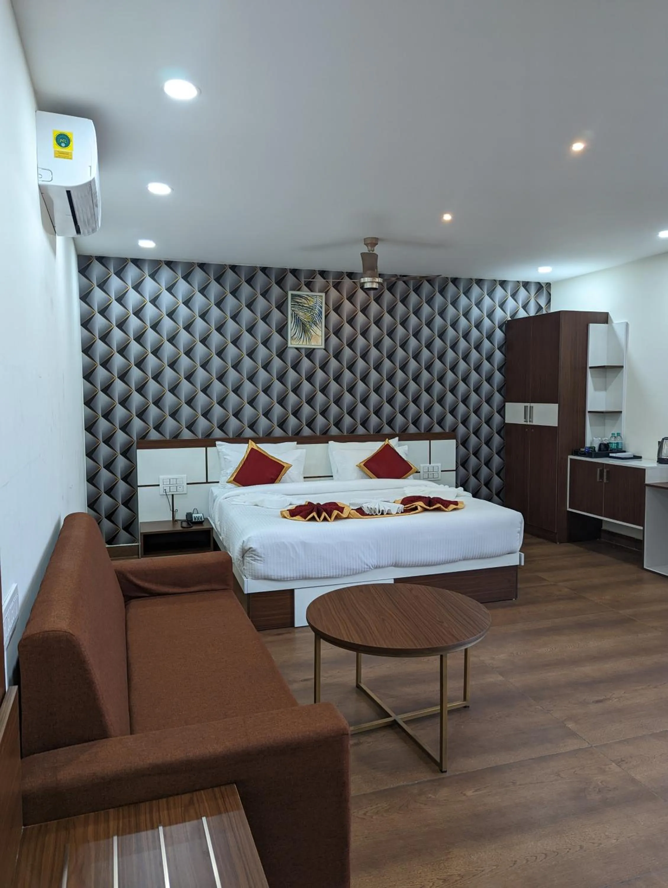 Seating area, Bed in OXYRICH