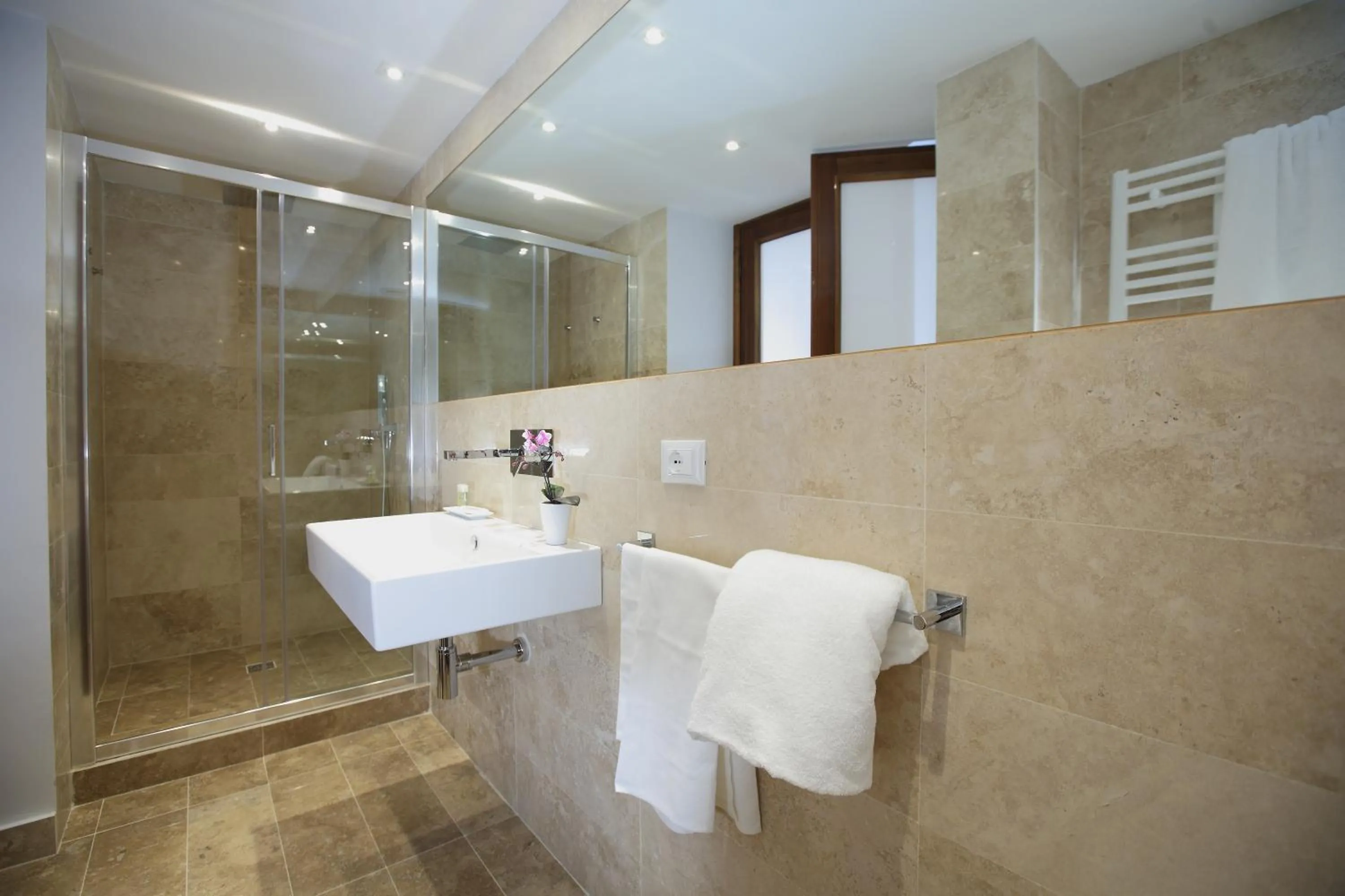 Bathroom in Sofia's Suites Guesthouse