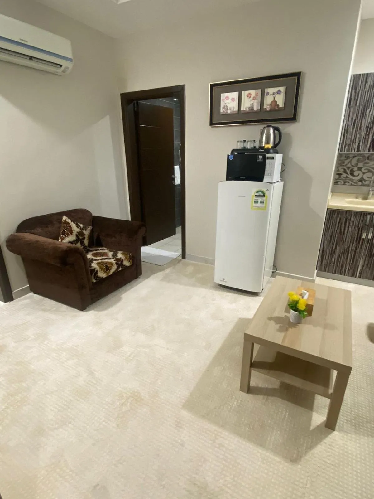 Kitchen or kitchenette in جلنار الشرق للشقق المخدومة