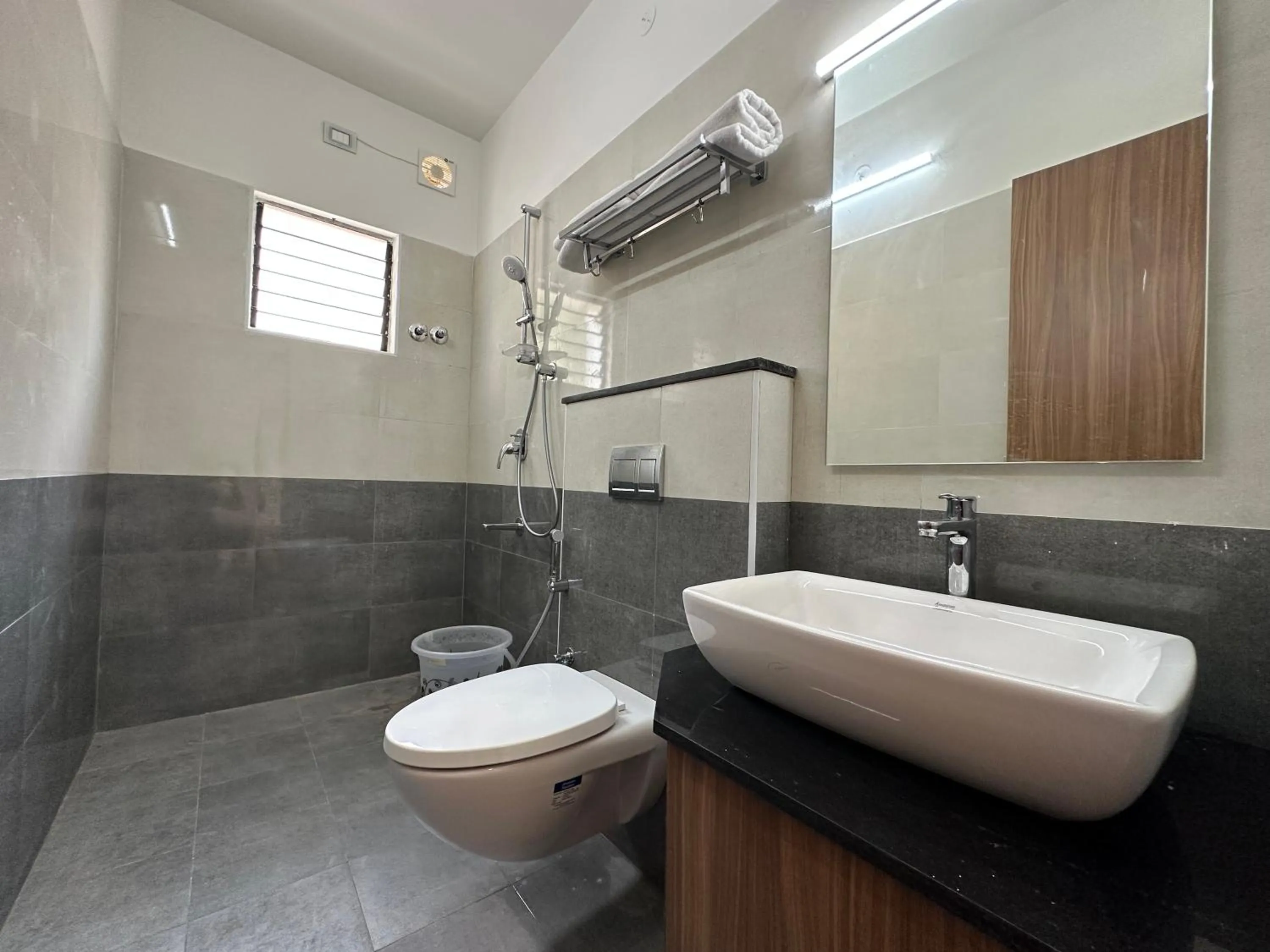 Shower in SRI KRISHNA RESIDENCY Srirangam