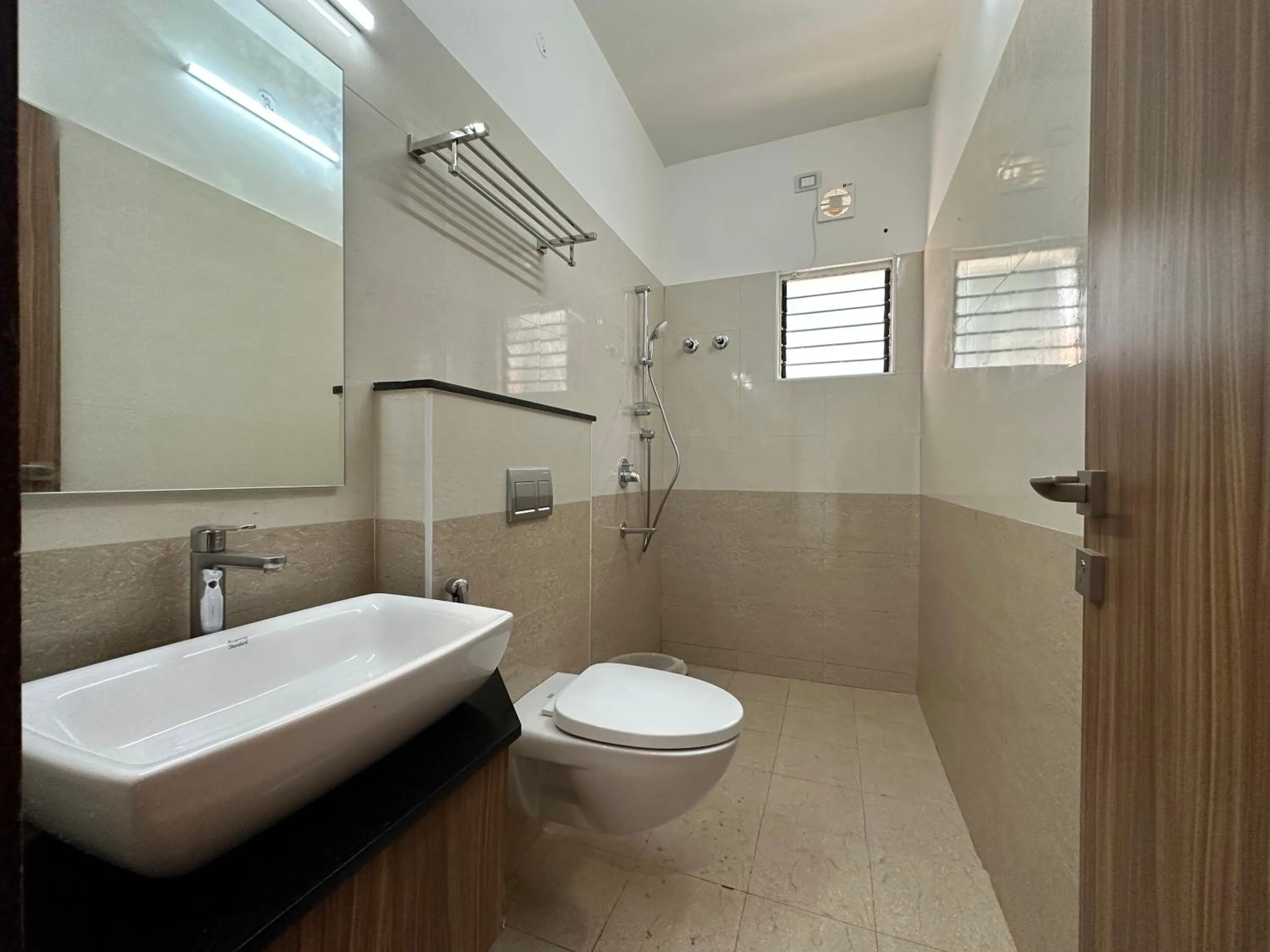Shower in SRI KRISHNA RESIDENCY Srirangam