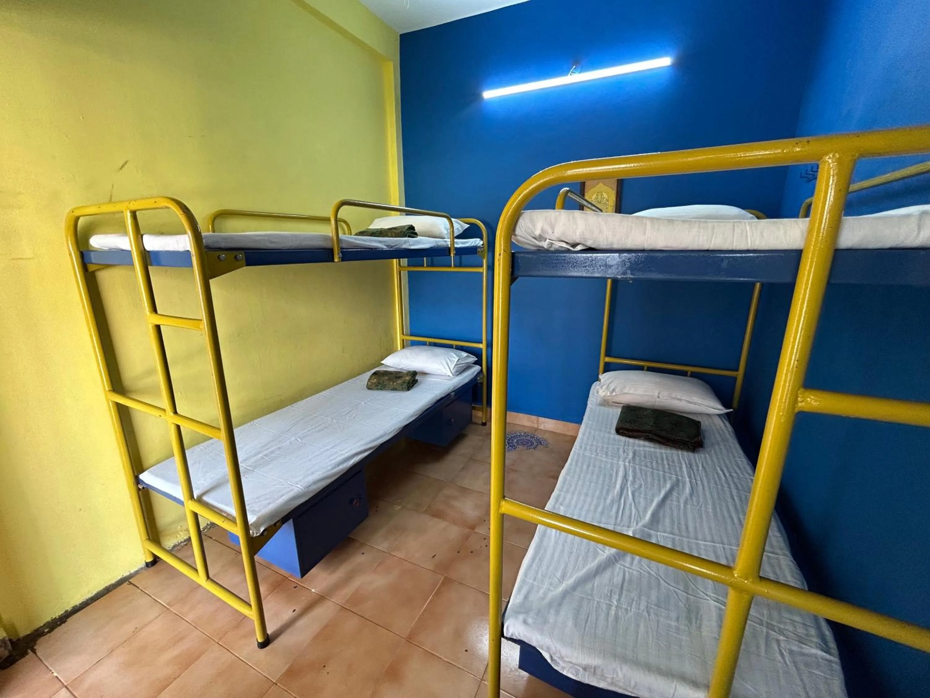 Bed in The Kaya Backpackers Rooms Srirangam