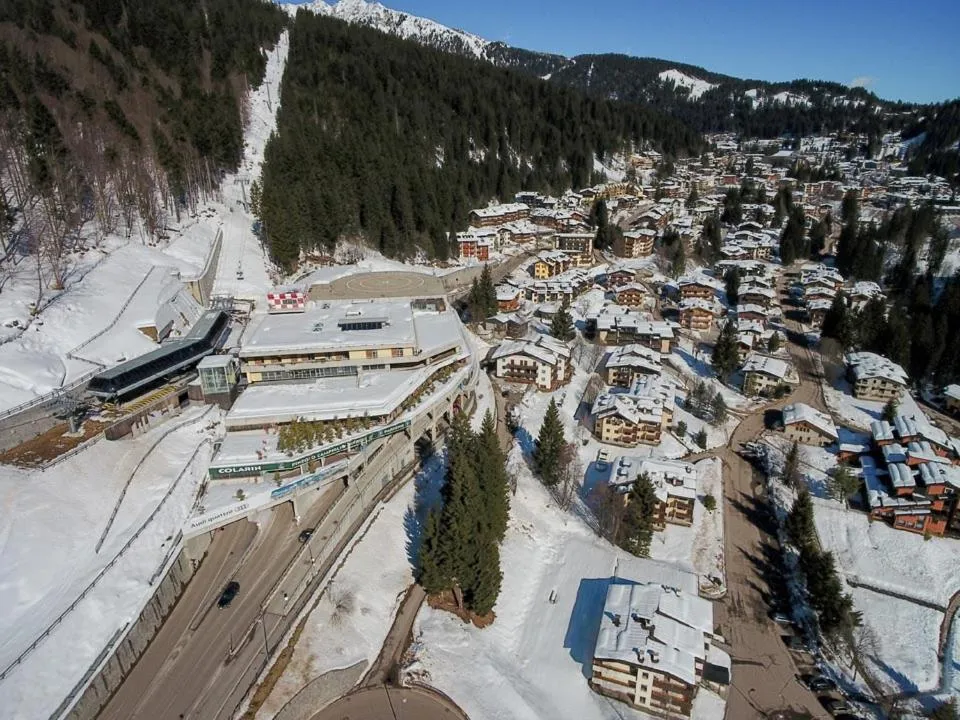 Photo of the whole room in Hotel Perla***